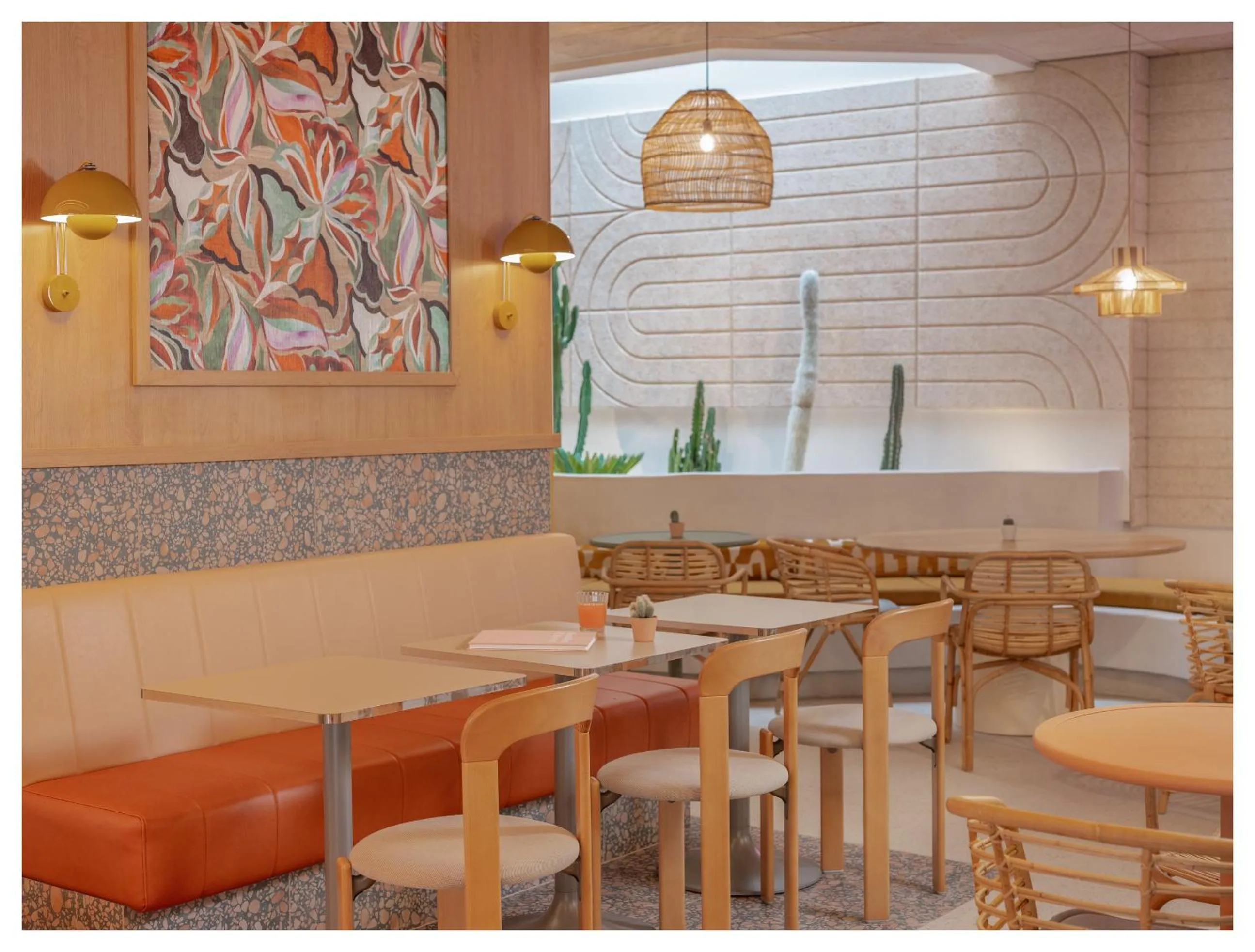 Restaurant/places to eat in Nice Pam Hotel