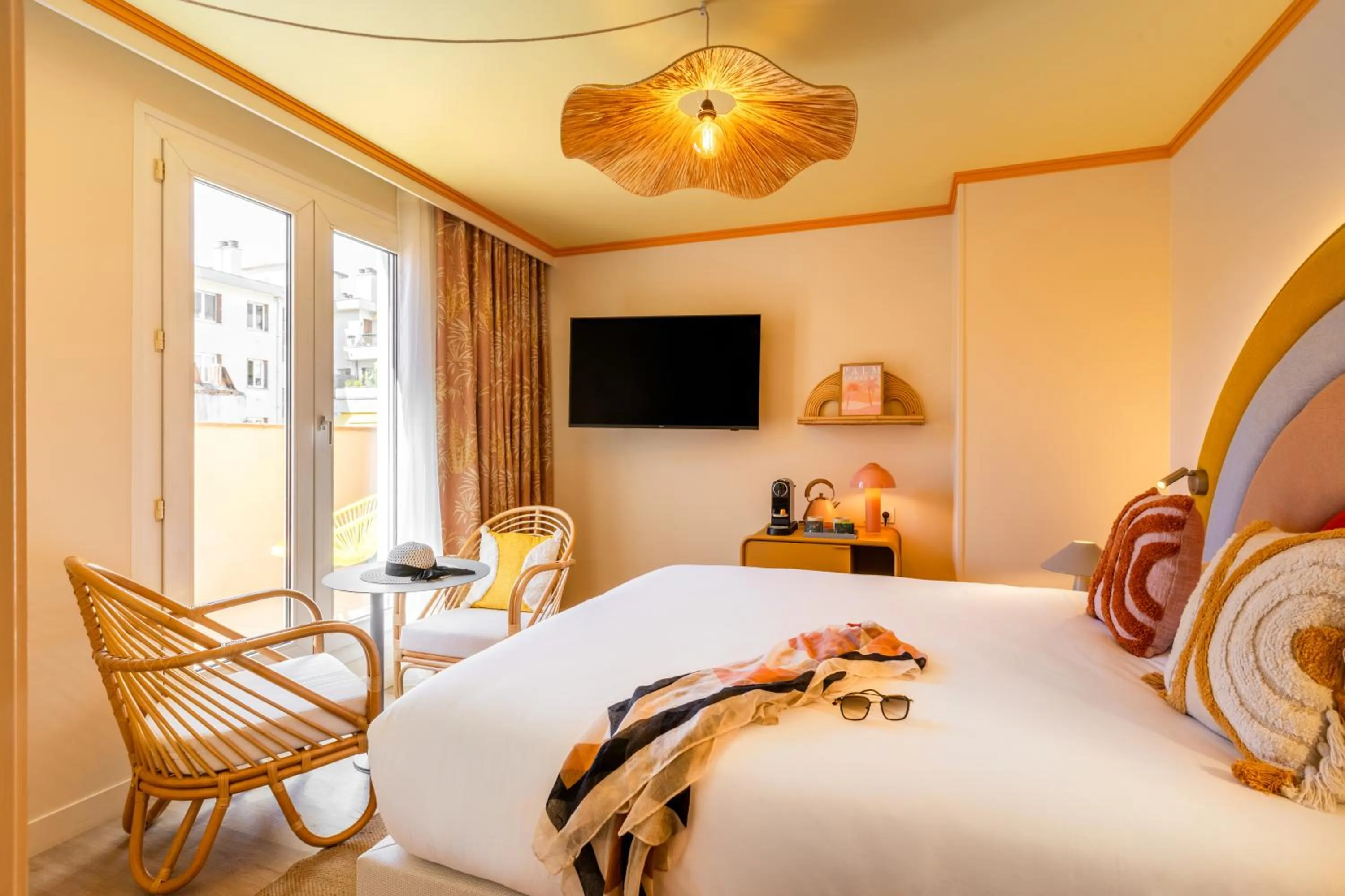 TV and multimedia, Bed in Nice Pam Hotel