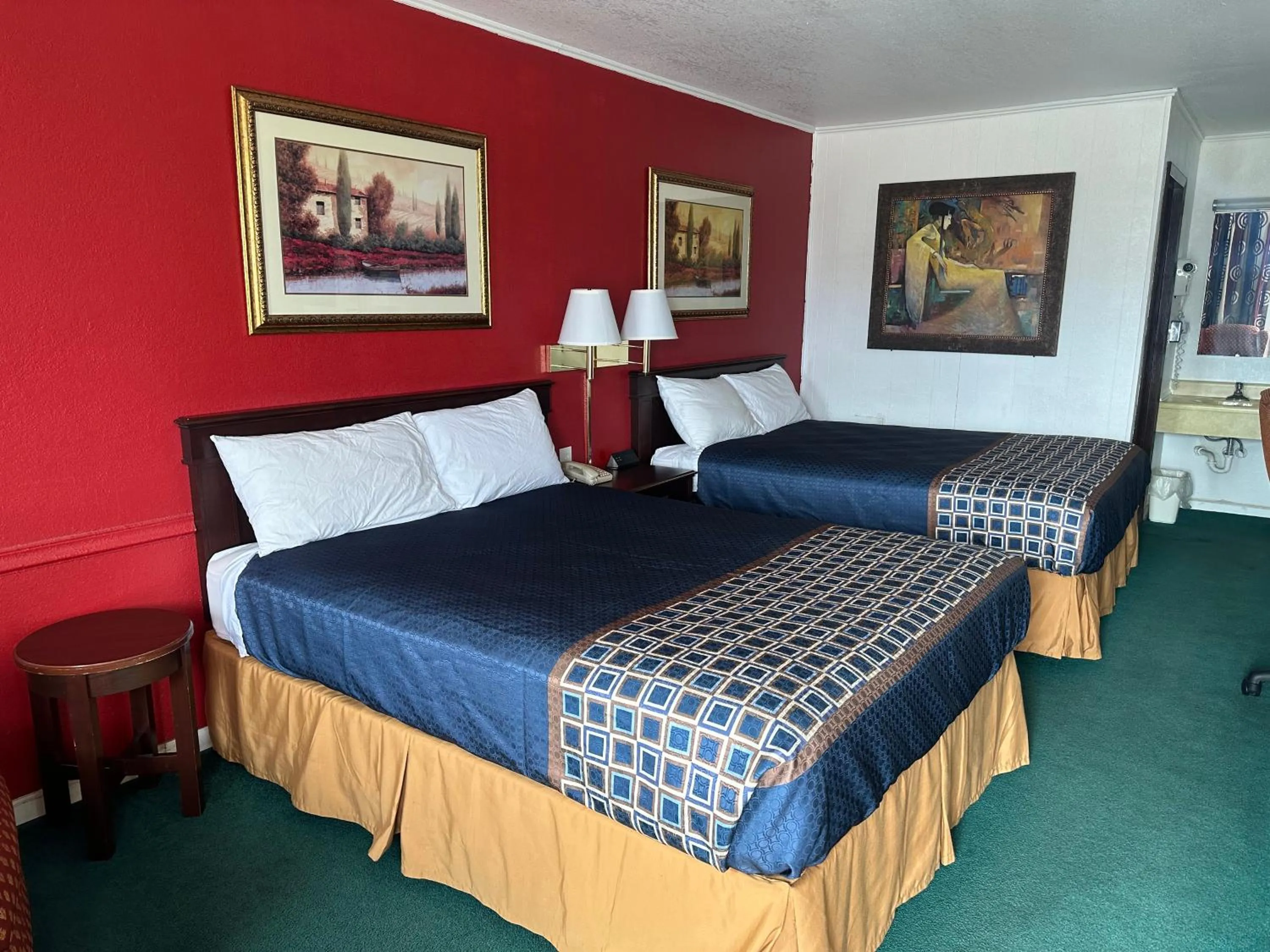 Bed in Gateway Inn