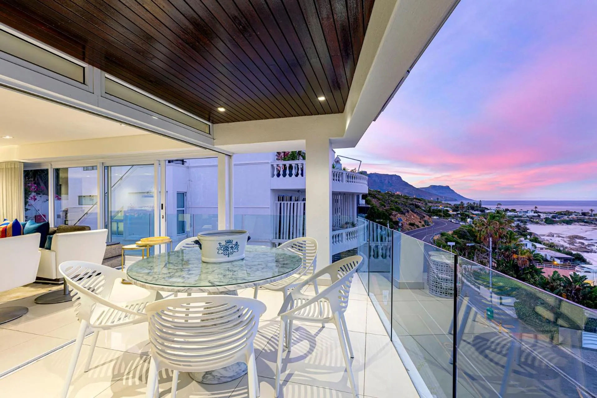 Clifton YOLO Spaces - Clifton Beachfront Penthouse