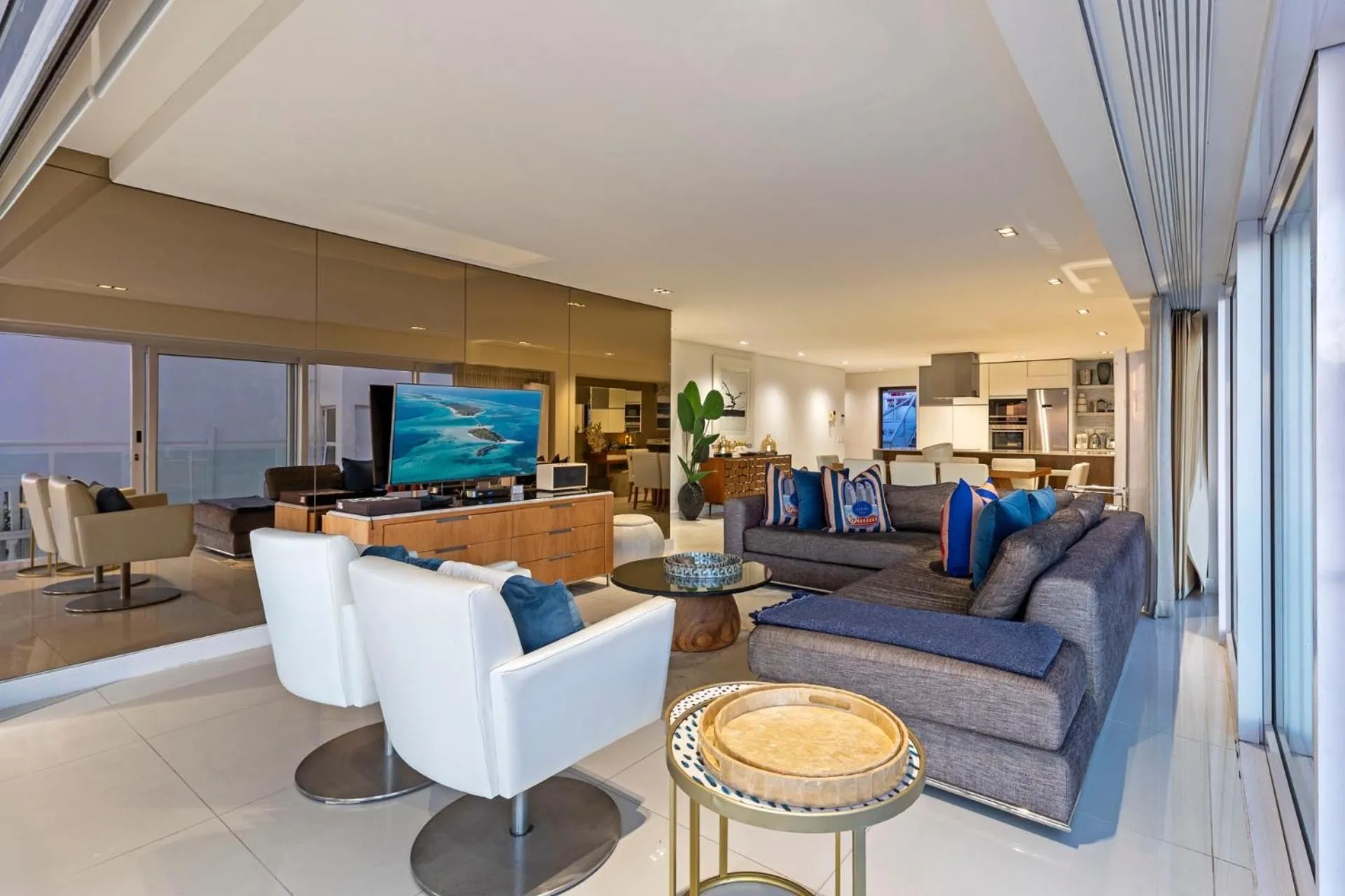 Clifton YOLO Spaces - Clifton Beachfront Penthouse