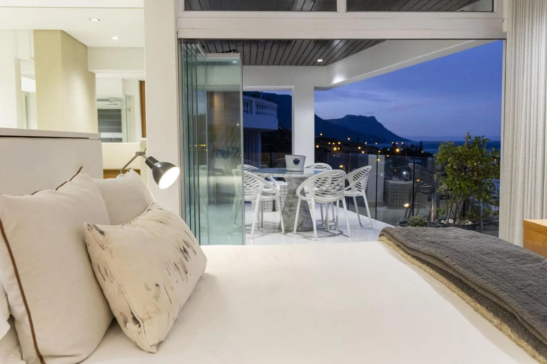 Clifton YOLO Spaces - Clifton Beachfront Penthouse