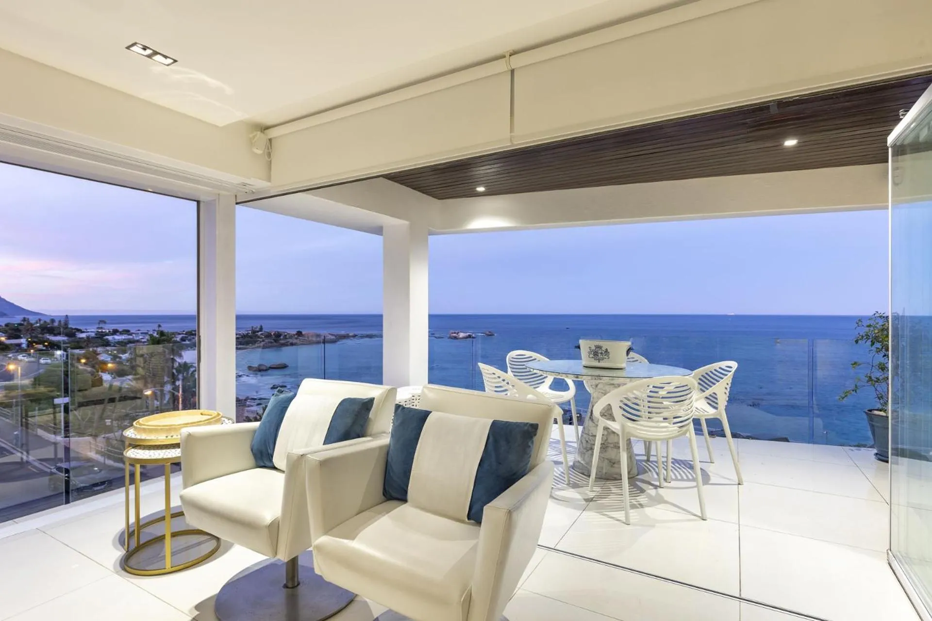 Clifton YOLO Spaces - Clifton Beachfront Penthouse