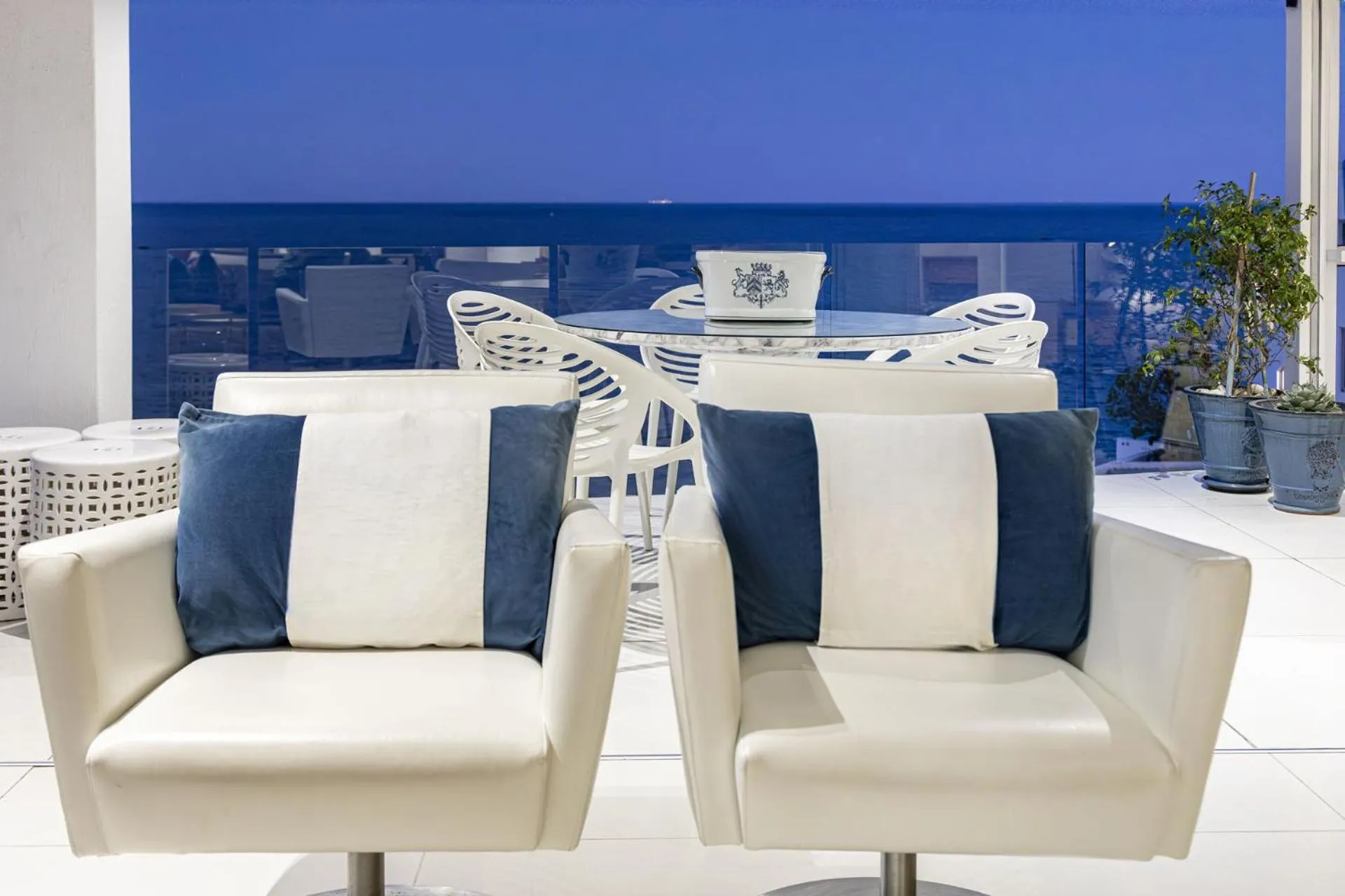 Clifton YOLO Spaces - Clifton Beachfront Penthouse
