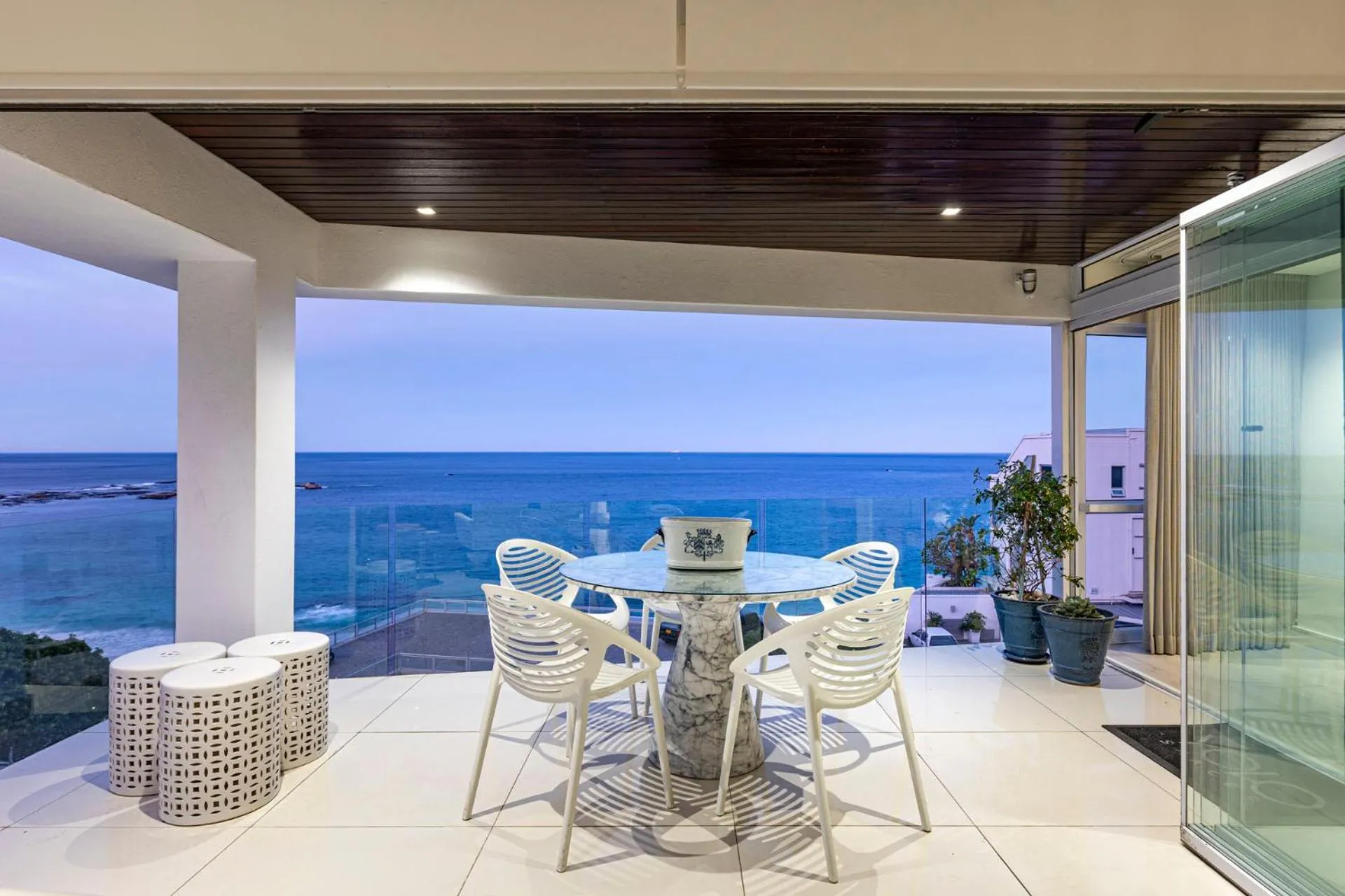 Clifton YOLO Spaces - Clifton Beachfront Penthouse