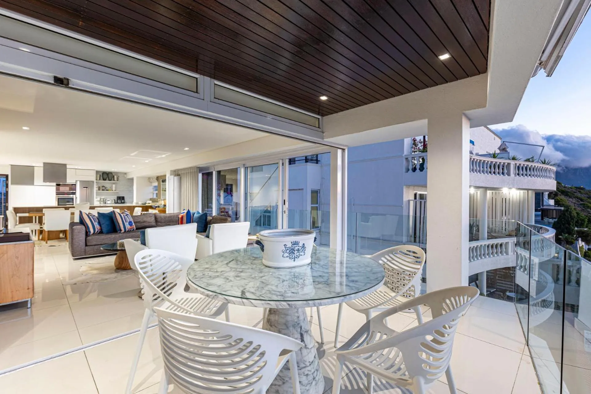 Clifton YOLO Spaces - Clifton Beachfront Penthouse