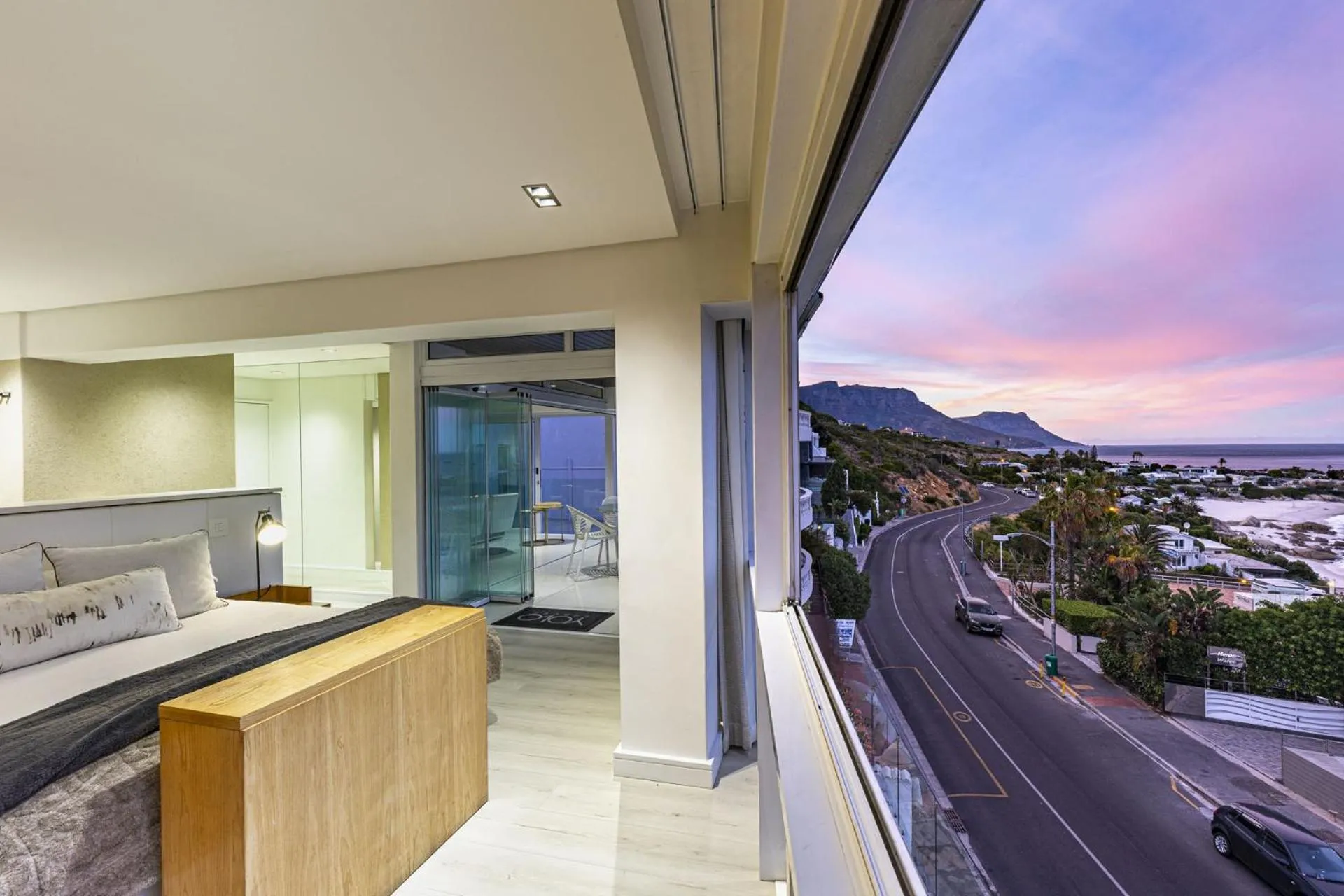 Clifton YOLO Spaces - Clifton Beachfront Penthouse