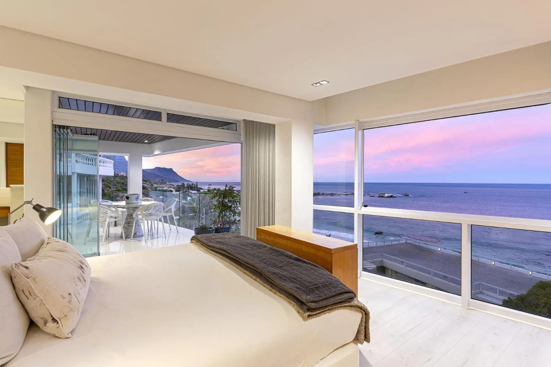 Bed in Clifton YOLO Spaces - Clifton Beachfront Penthouse