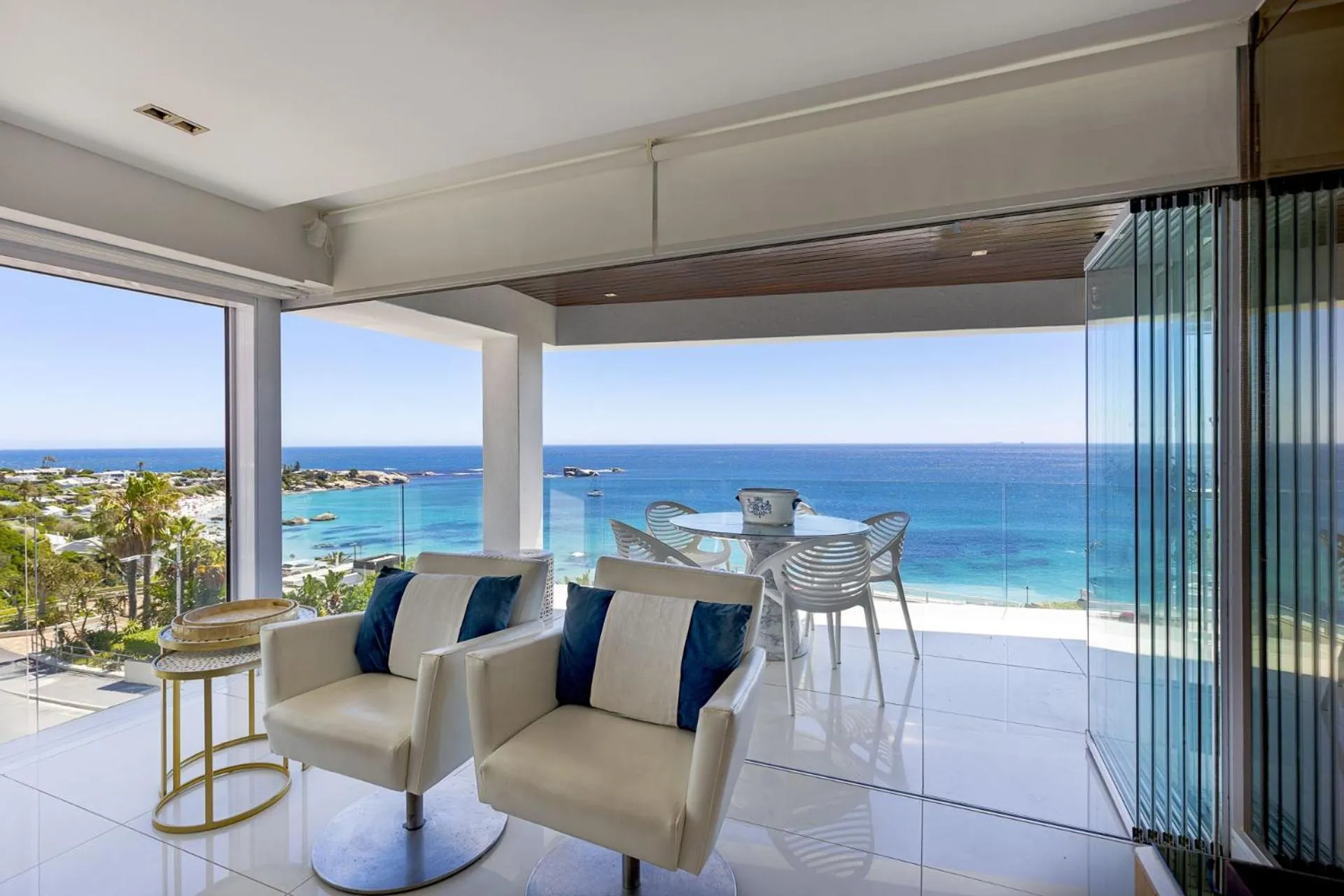 Clifton YOLO Spaces - Clifton Beachfront Penthouse