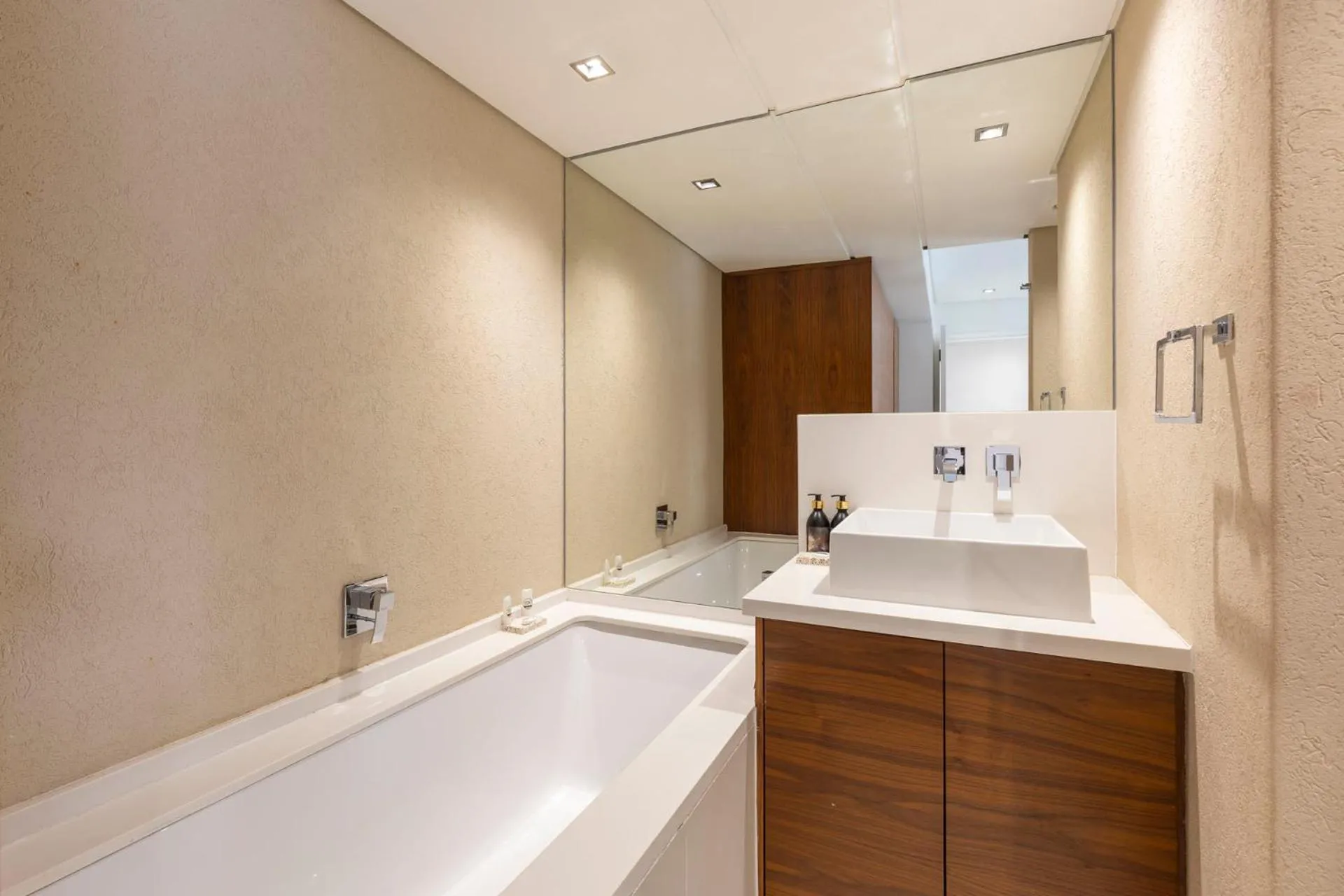 Clifton YOLO Spaces - Clifton Beachfront Penthouse