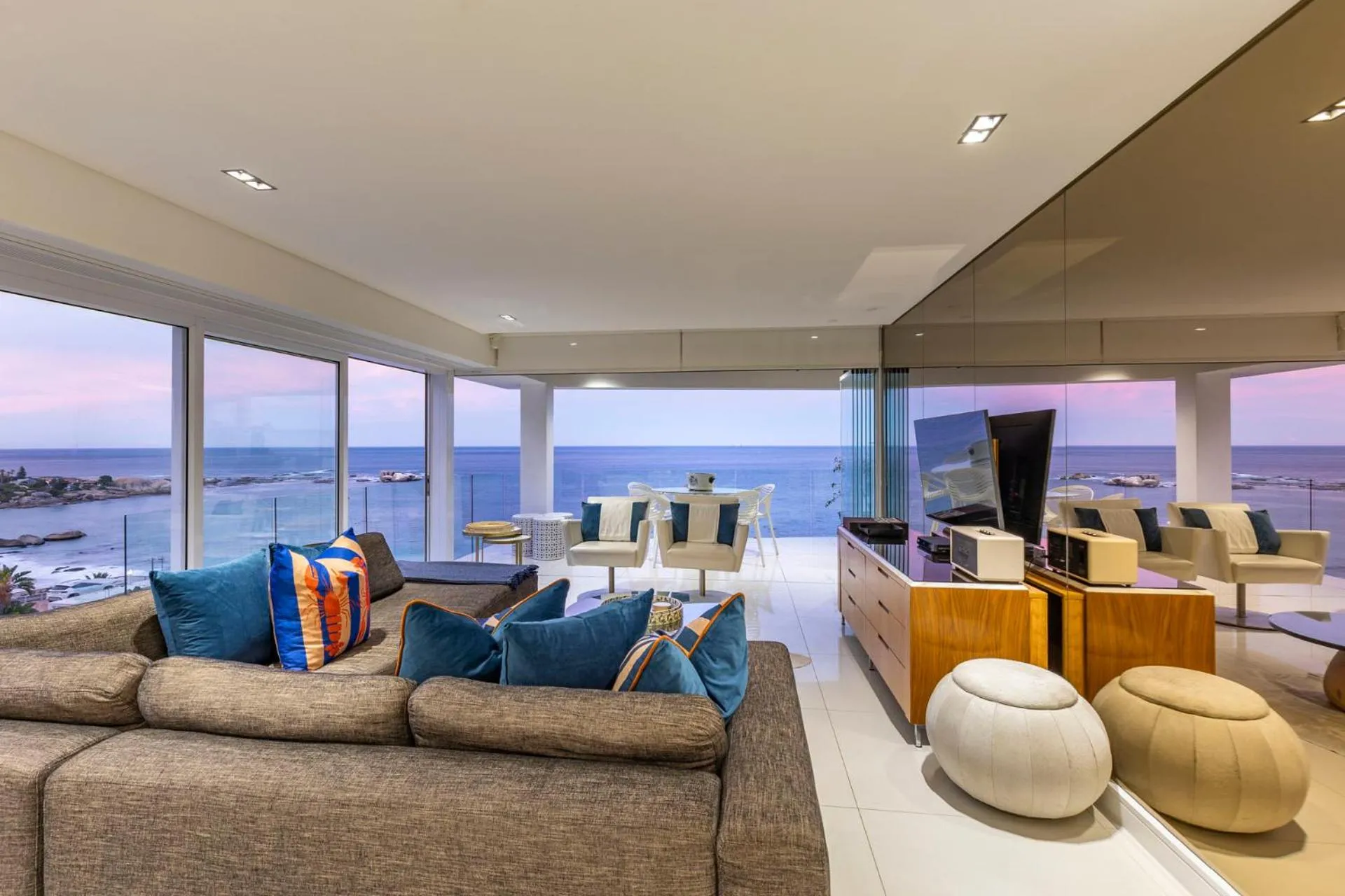Clifton YOLO Spaces - Clifton Beachfront Penthouse