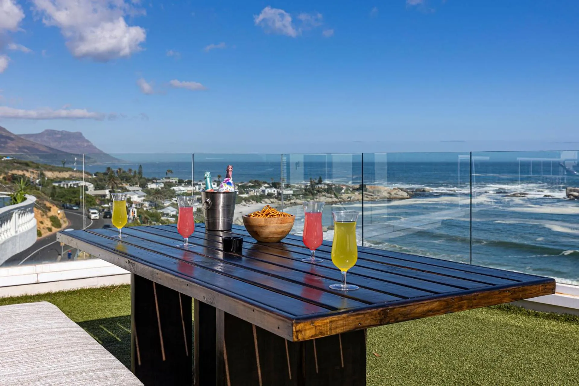Clifton YOLO Spaces - Clifton Beachfront Penthouse