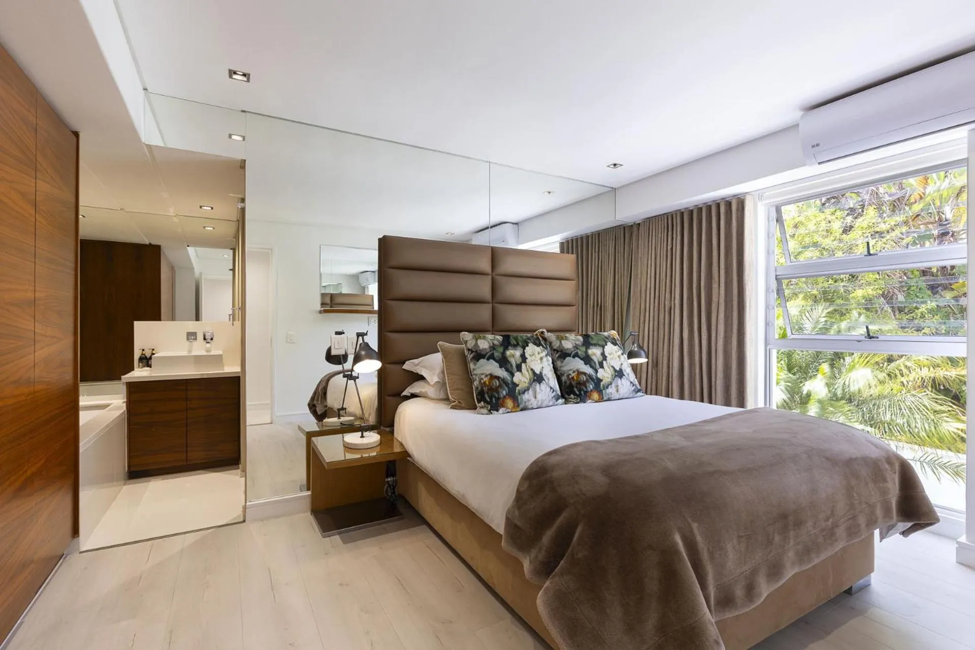 Bed in Clifton YOLO Spaces - Clifton Beachfront Penthouse