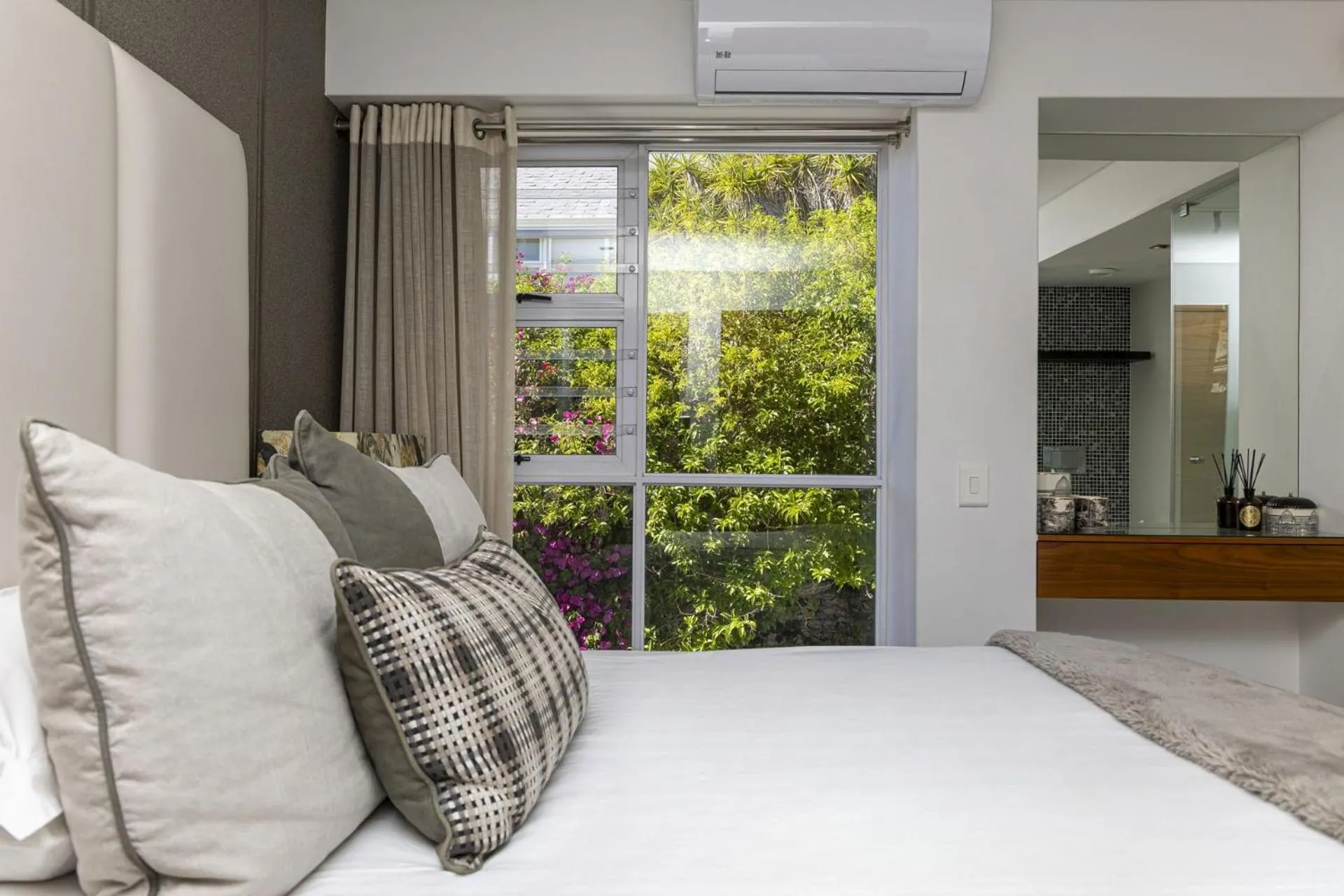 Bed in Clifton YOLO Spaces - Clifton Beachfront Penthouse
