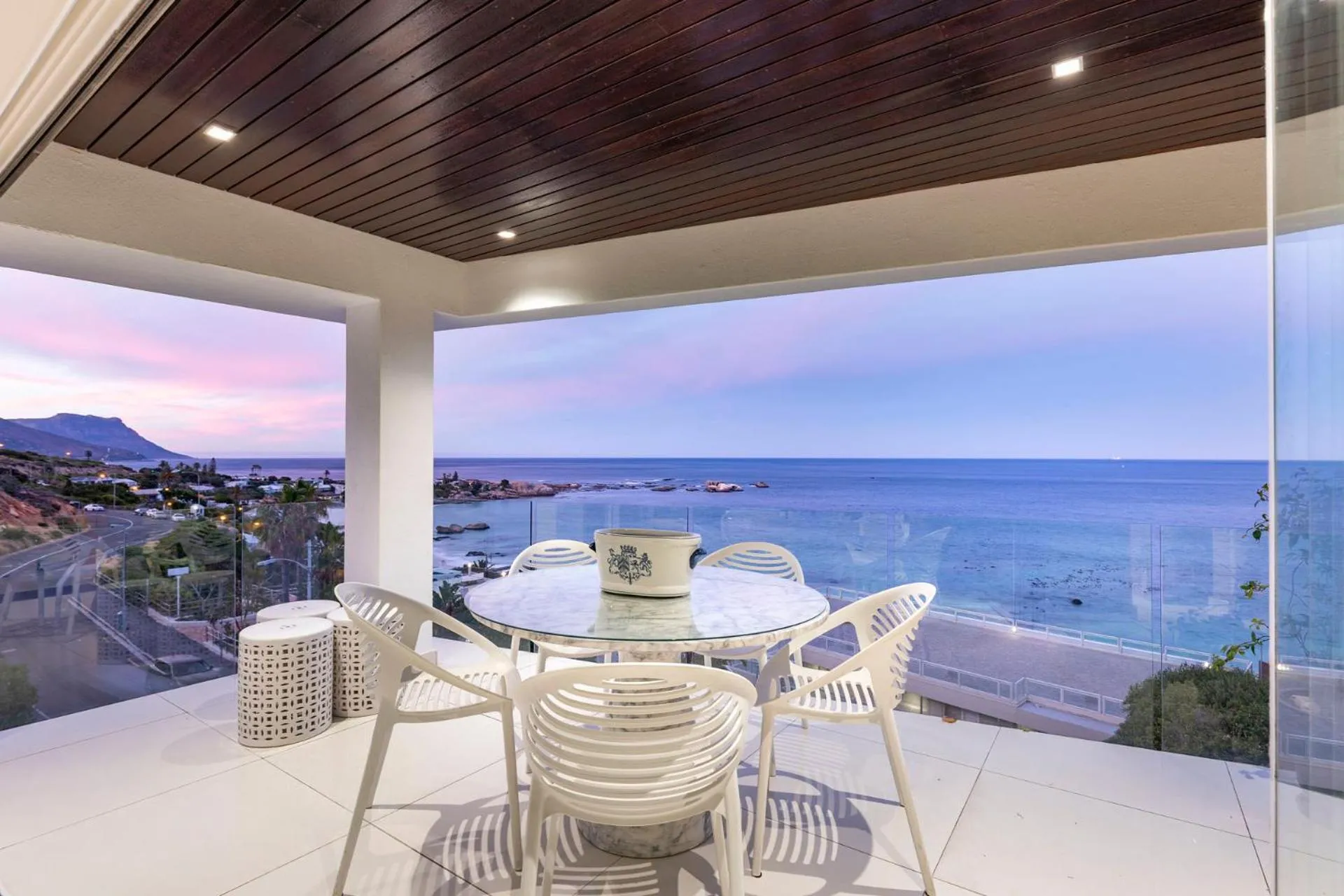 Clifton YOLO Spaces - Clifton Beachfront Penthouse
