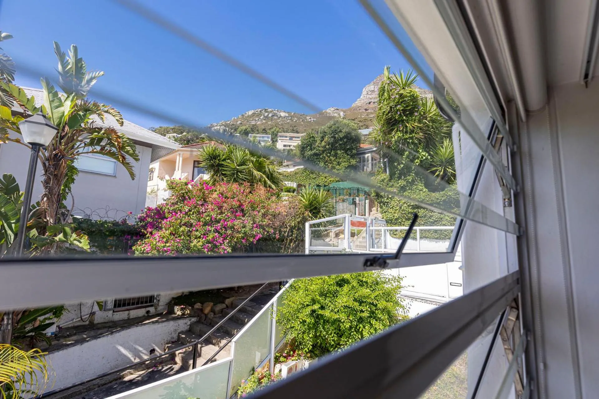 Clifton YOLO Spaces - Clifton Beachfront Penthouse