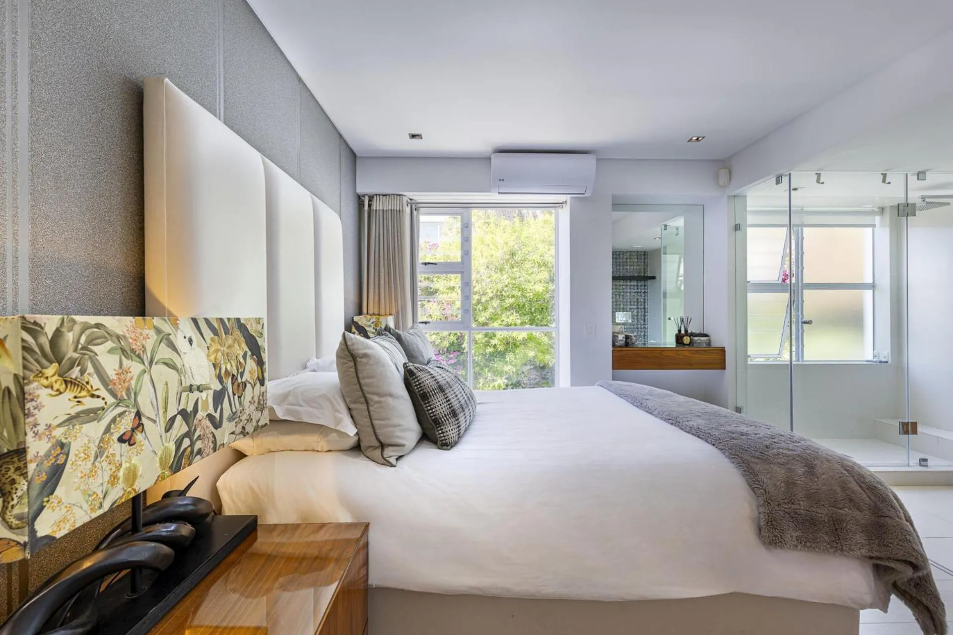 Bed in Clifton YOLO Spaces - Clifton Beachfront Penthouse