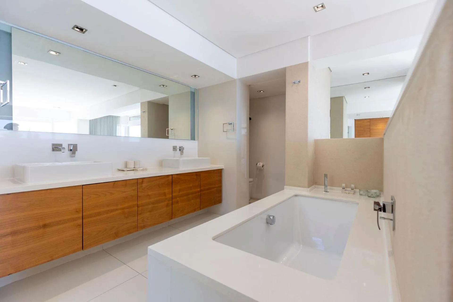 Clifton YOLO Spaces - Clifton Beachfront Penthouse