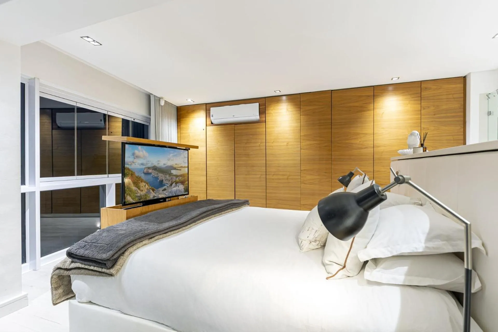 Bed in Clifton YOLO Spaces - Clifton Beachfront Penthouse