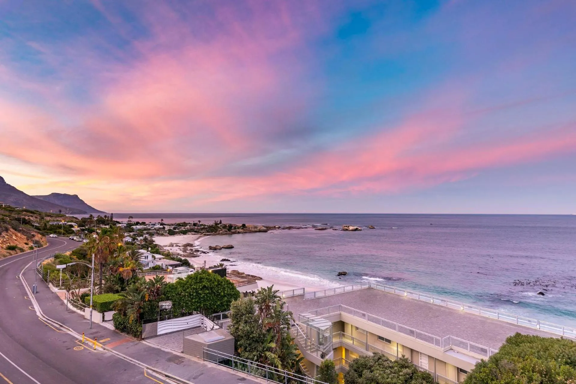 Clifton YOLO Spaces - Clifton Beachfront Penthouse