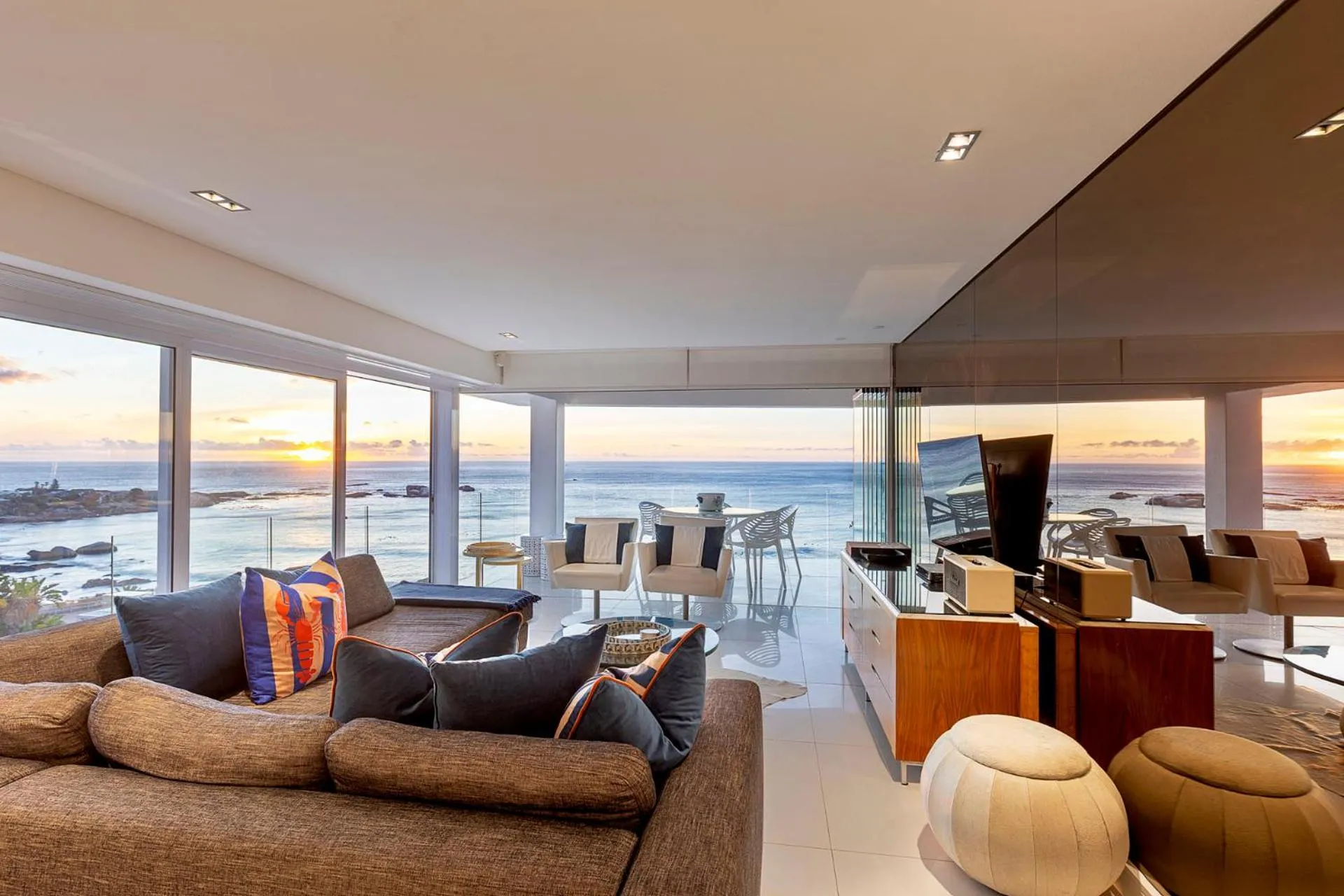 Clifton YOLO Spaces - Clifton Beachfront Penthouse
