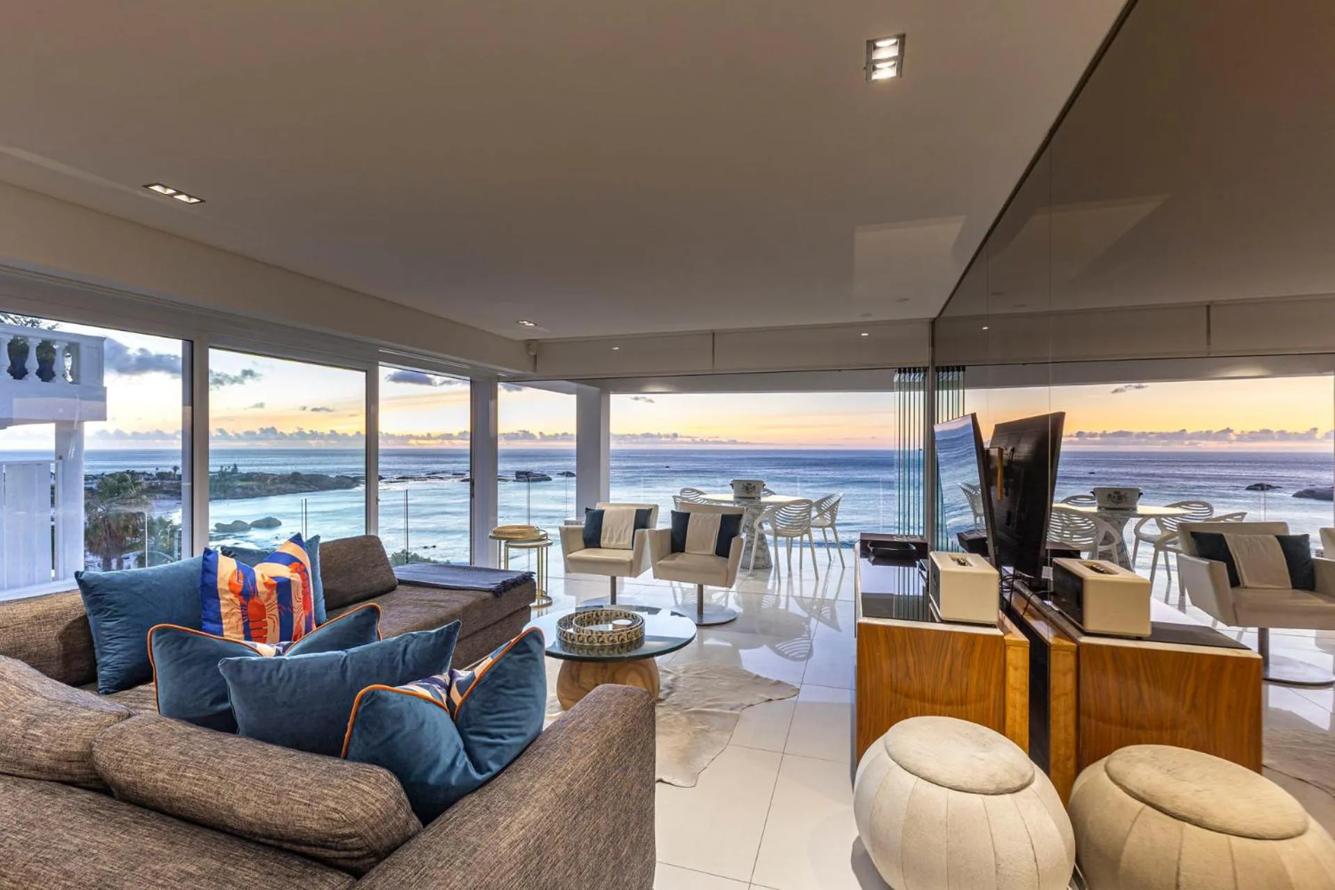 Clifton YOLO Spaces - Clifton Beachfront Penthouse