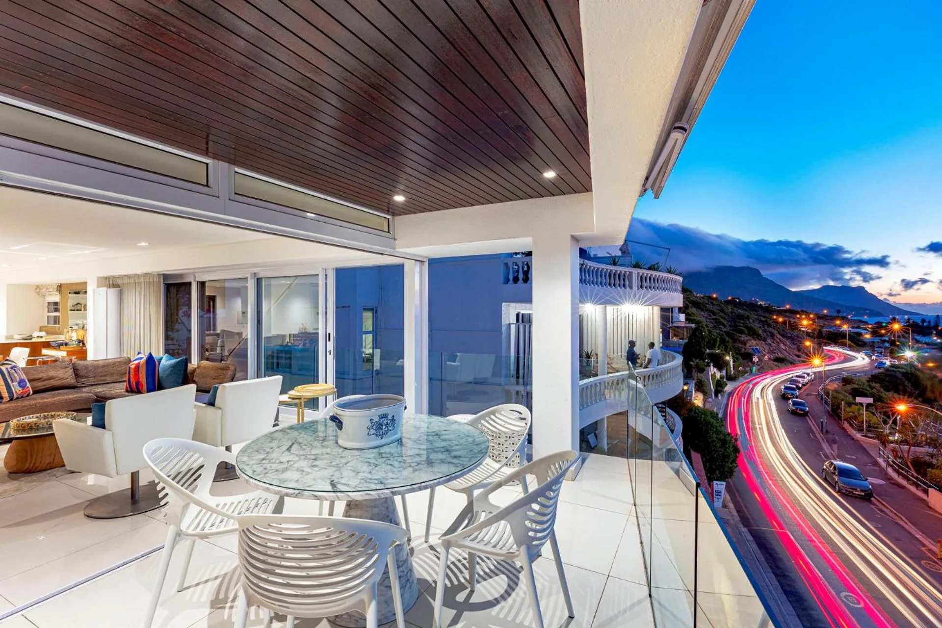 Clifton YOLO Spaces - Clifton Beachfront Penthouse