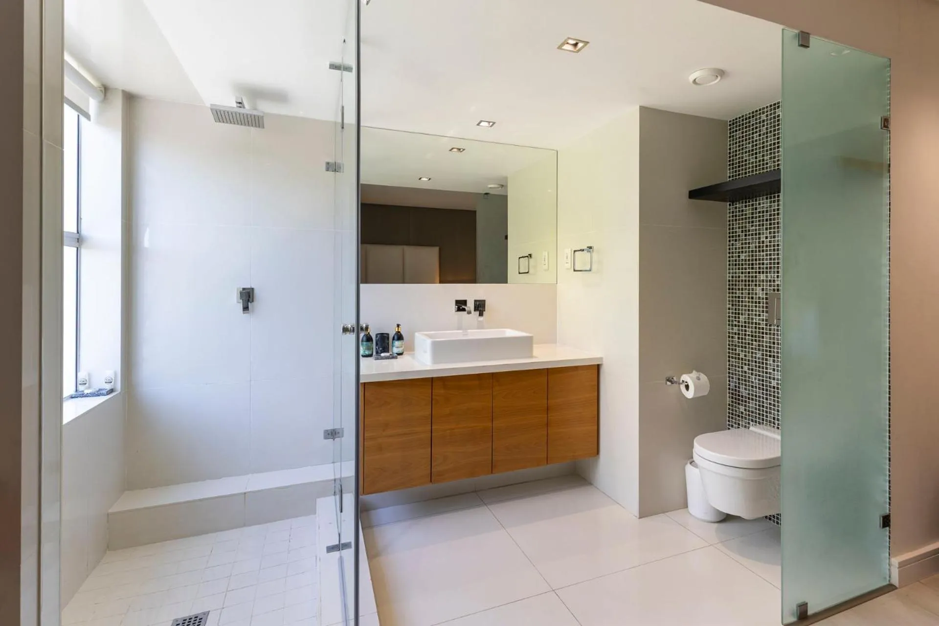 Clifton YOLO Spaces - Clifton Beachfront Penthouse
