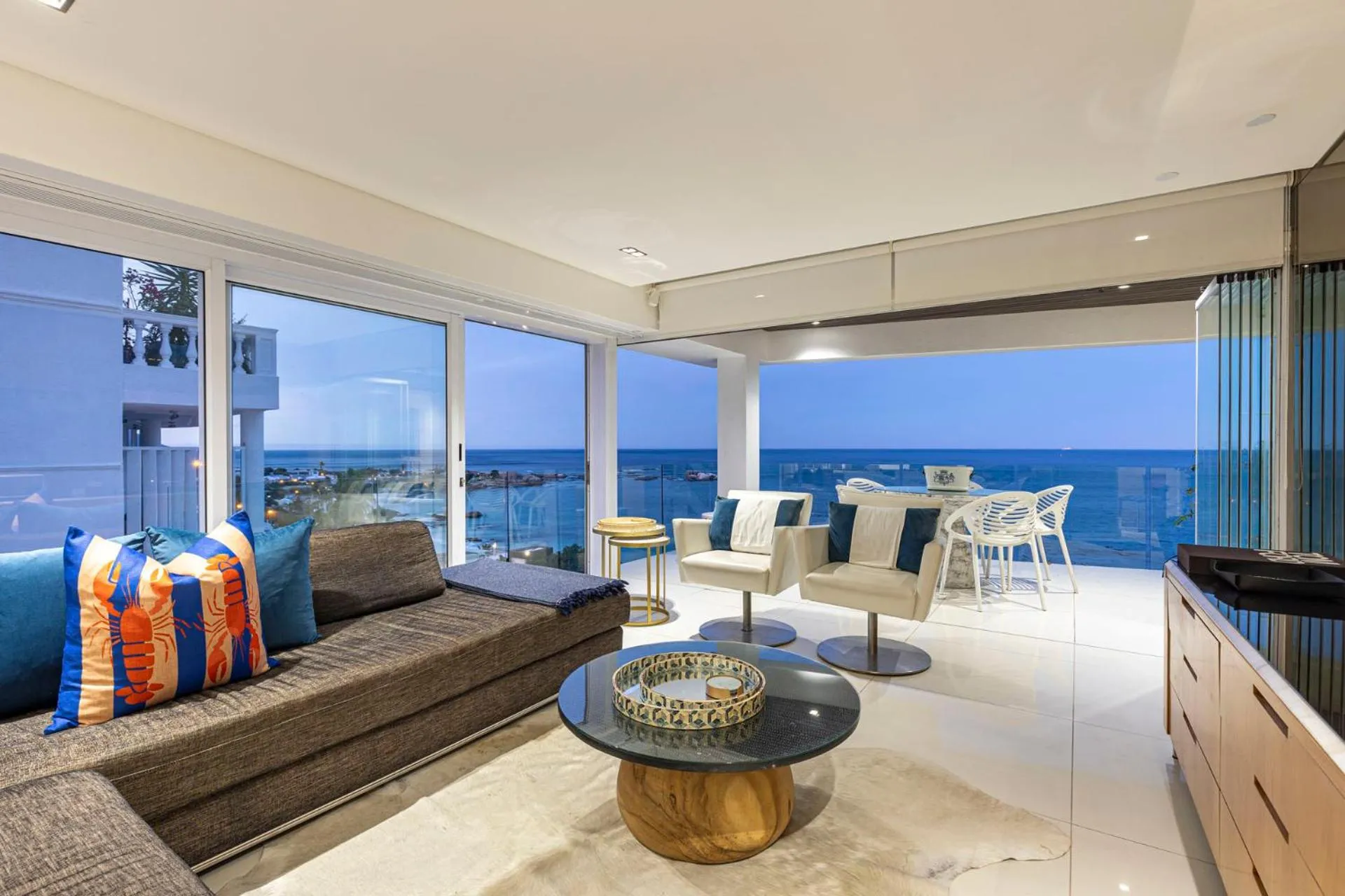 Clifton YOLO Spaces - Clifton Beachfront Penthouse