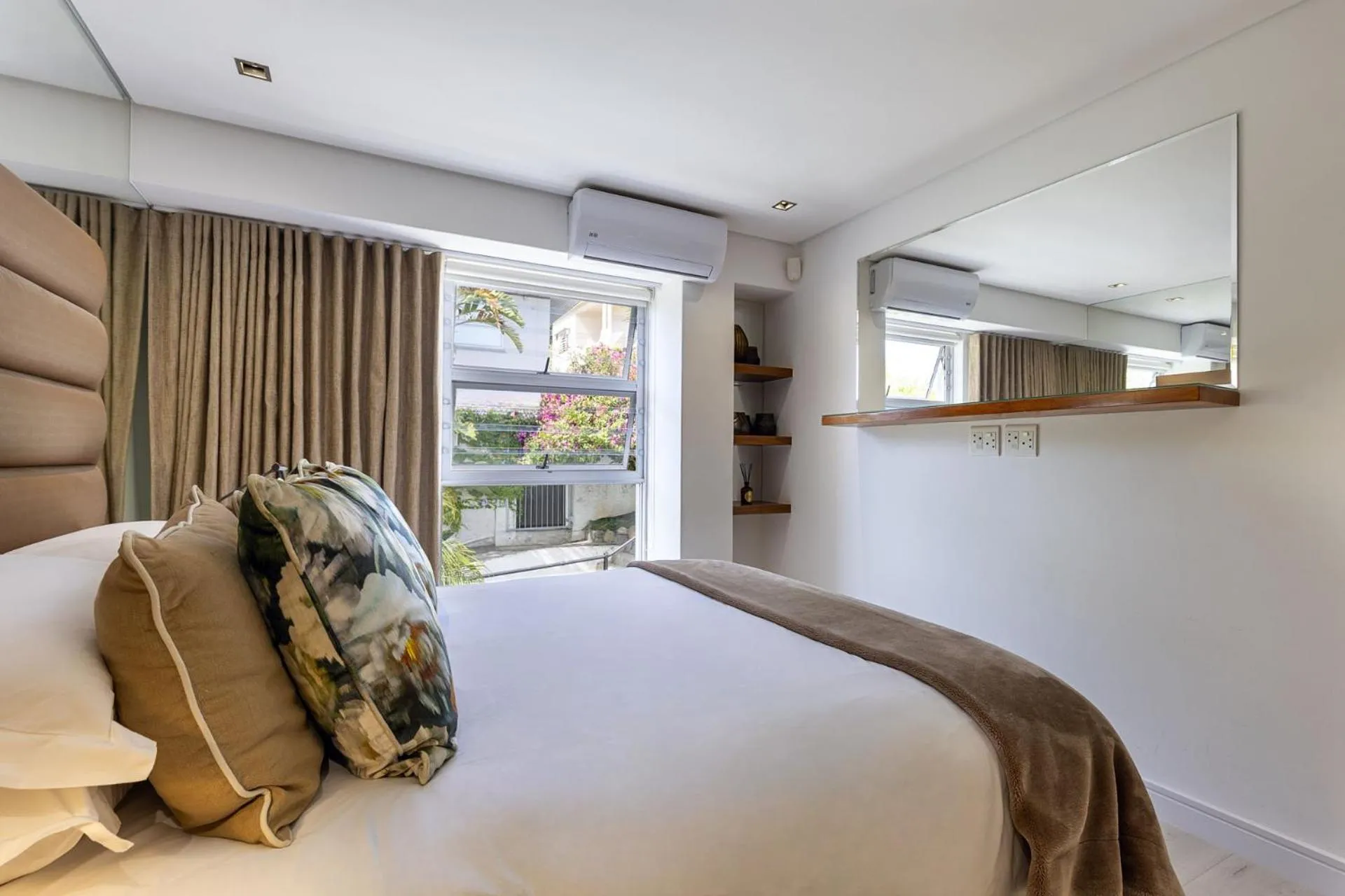 Bed in Clifton YOLO Spaces - Clifton Beachfront Penthouse