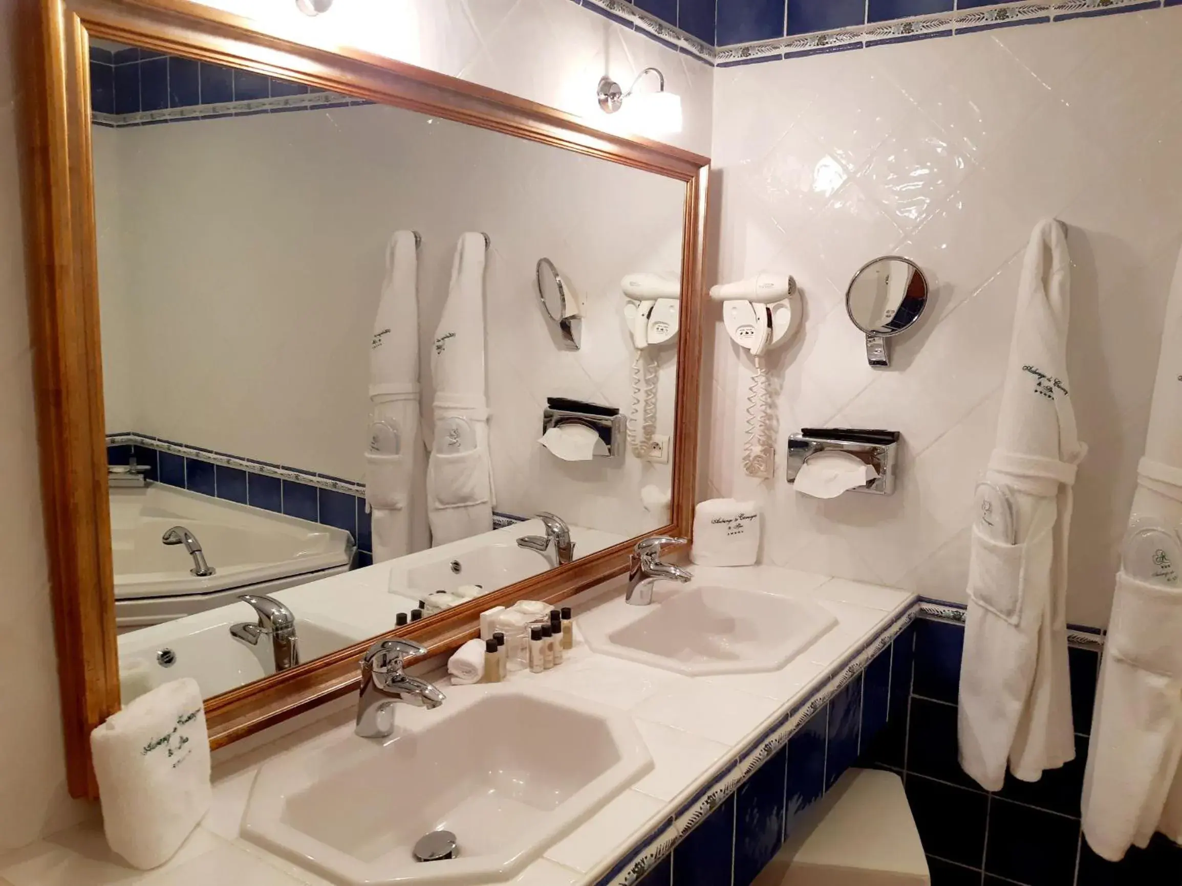 Bathroom in Auberge de Cassagne & Spa Bathroom in Auberge de Cassagne & Spa