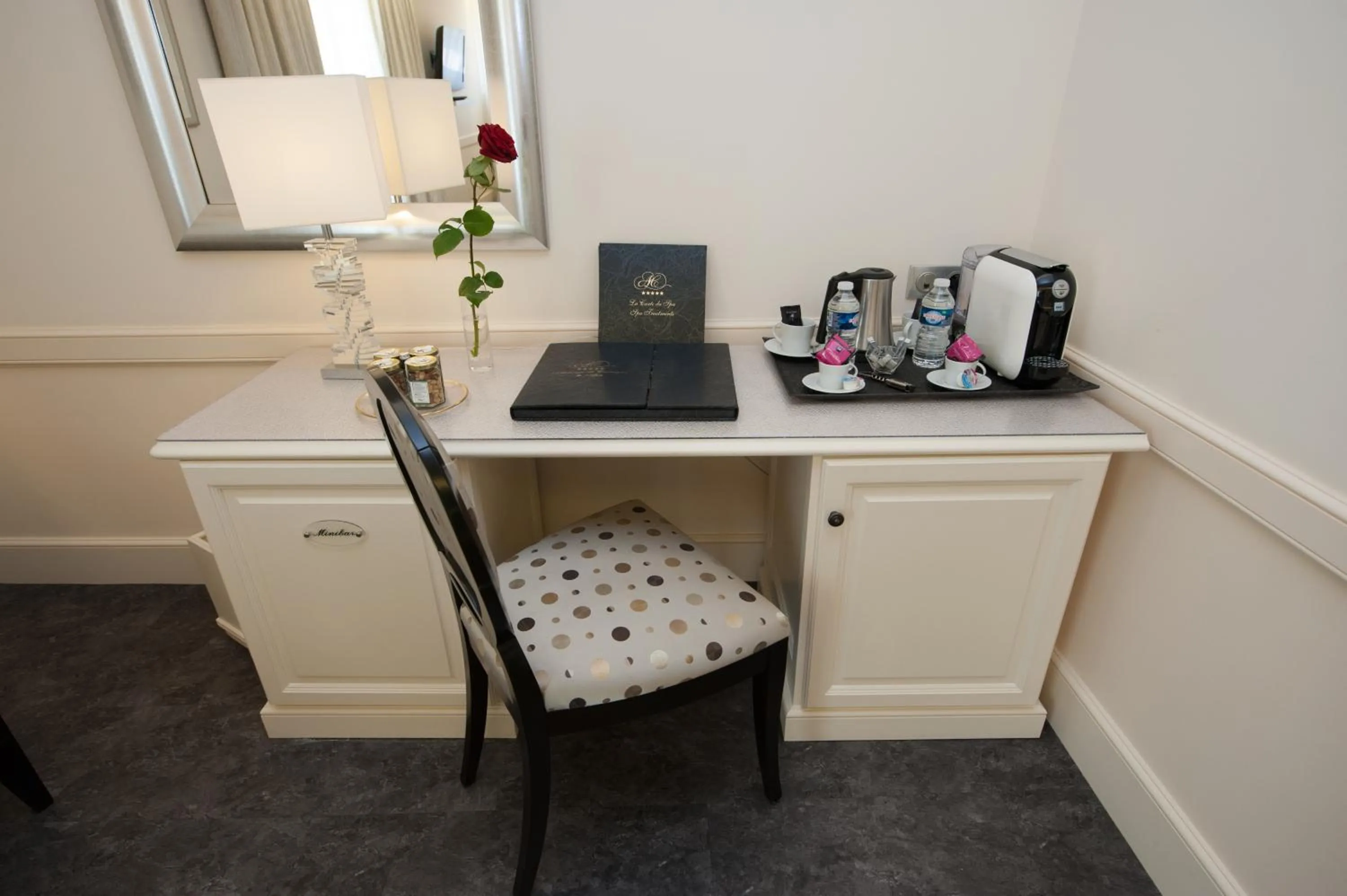 Coffee/tea facilities in Auberge de Cassagne & Spa