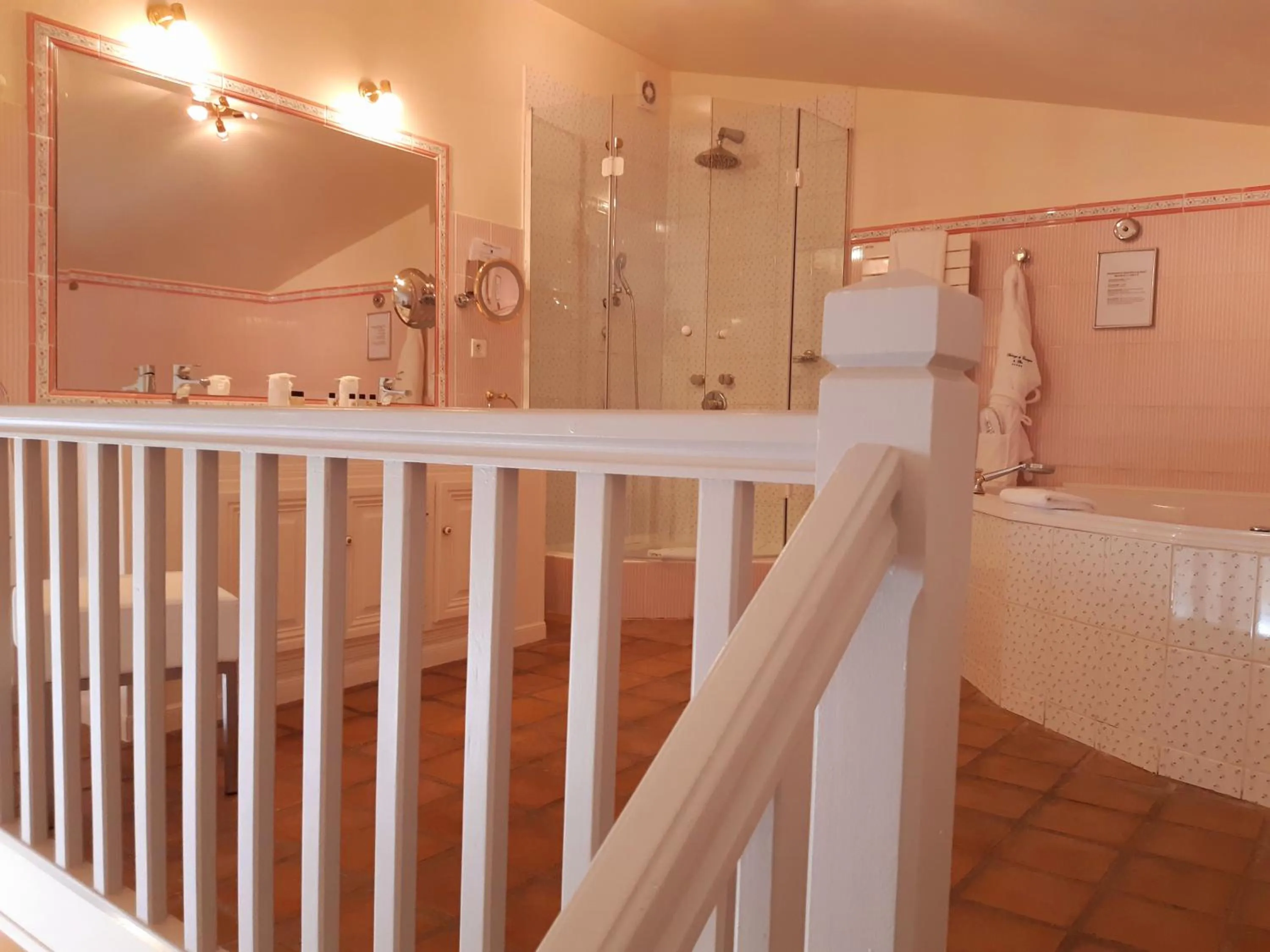 Bathroom in Auberge de Cassagne & Spa