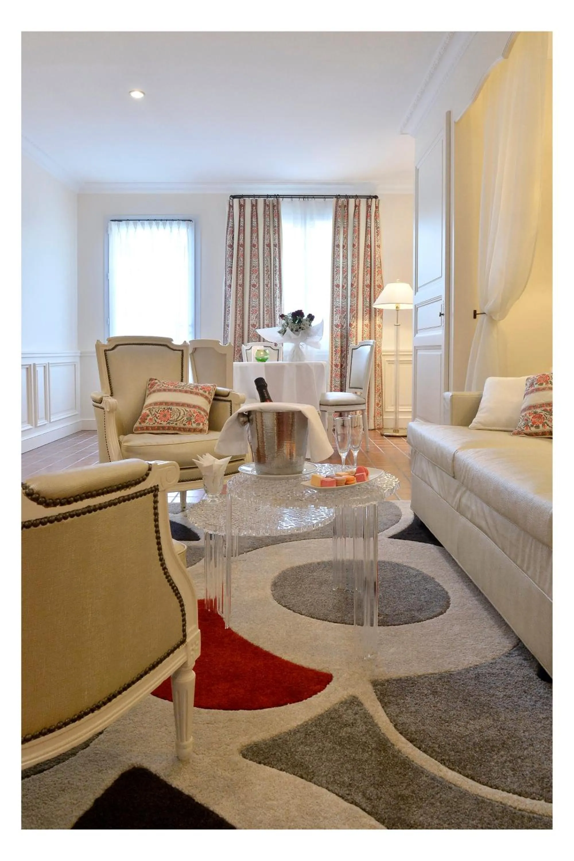 Living room, Bed in Auberge de Cassagne & Spa