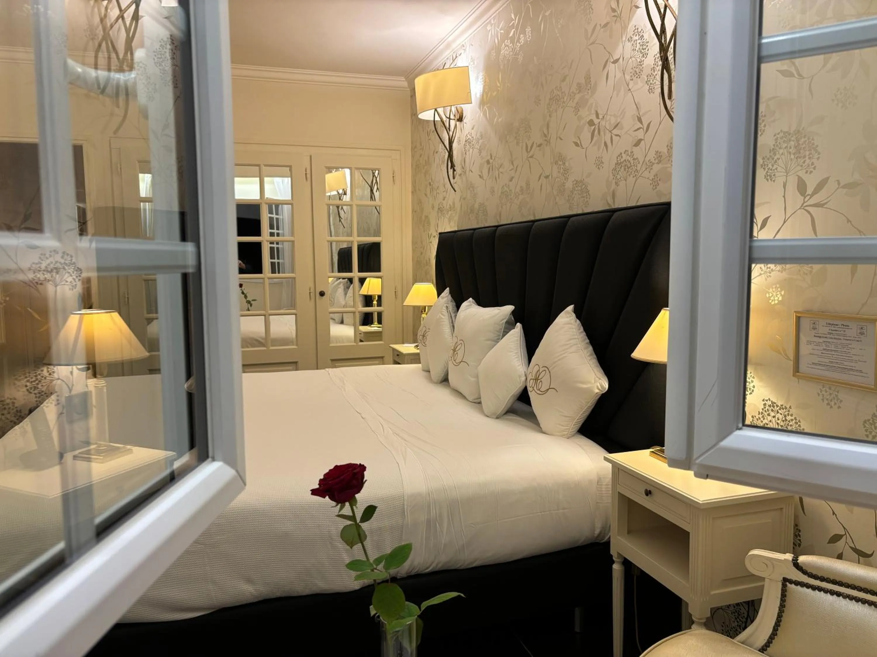 Bed in Auberge de Cassagne & Spa