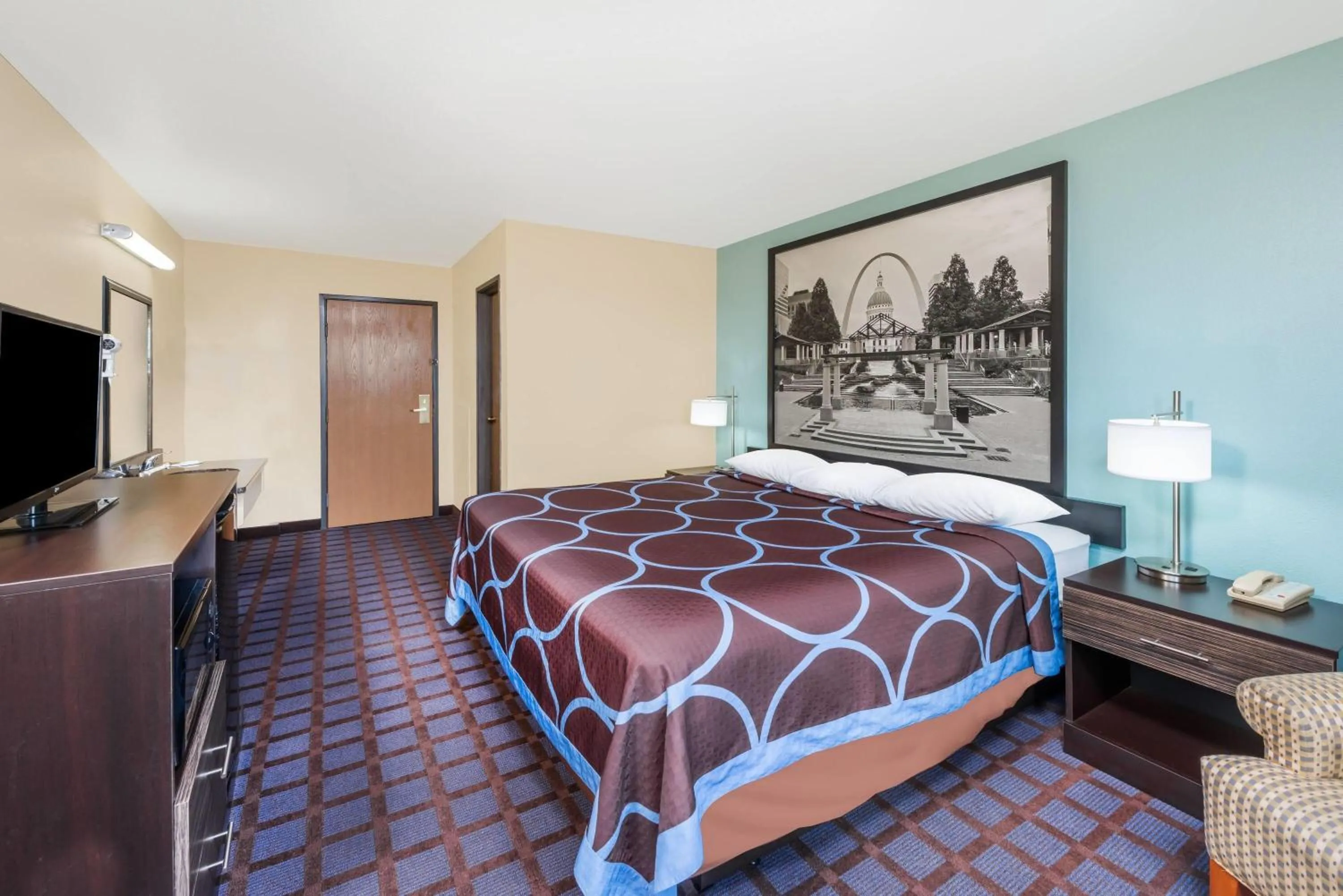 Photo of the whole room, Bed in Super 8 by Wyndham Okawville