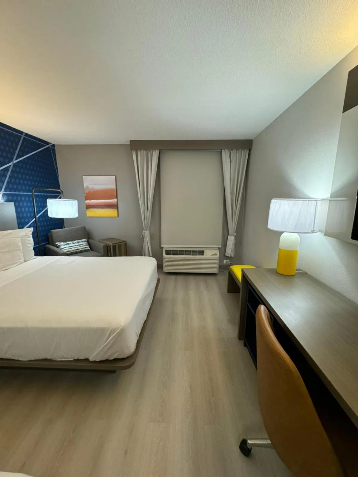 Bed in Halsted Inn and Suites Harvey - Chicago Southland