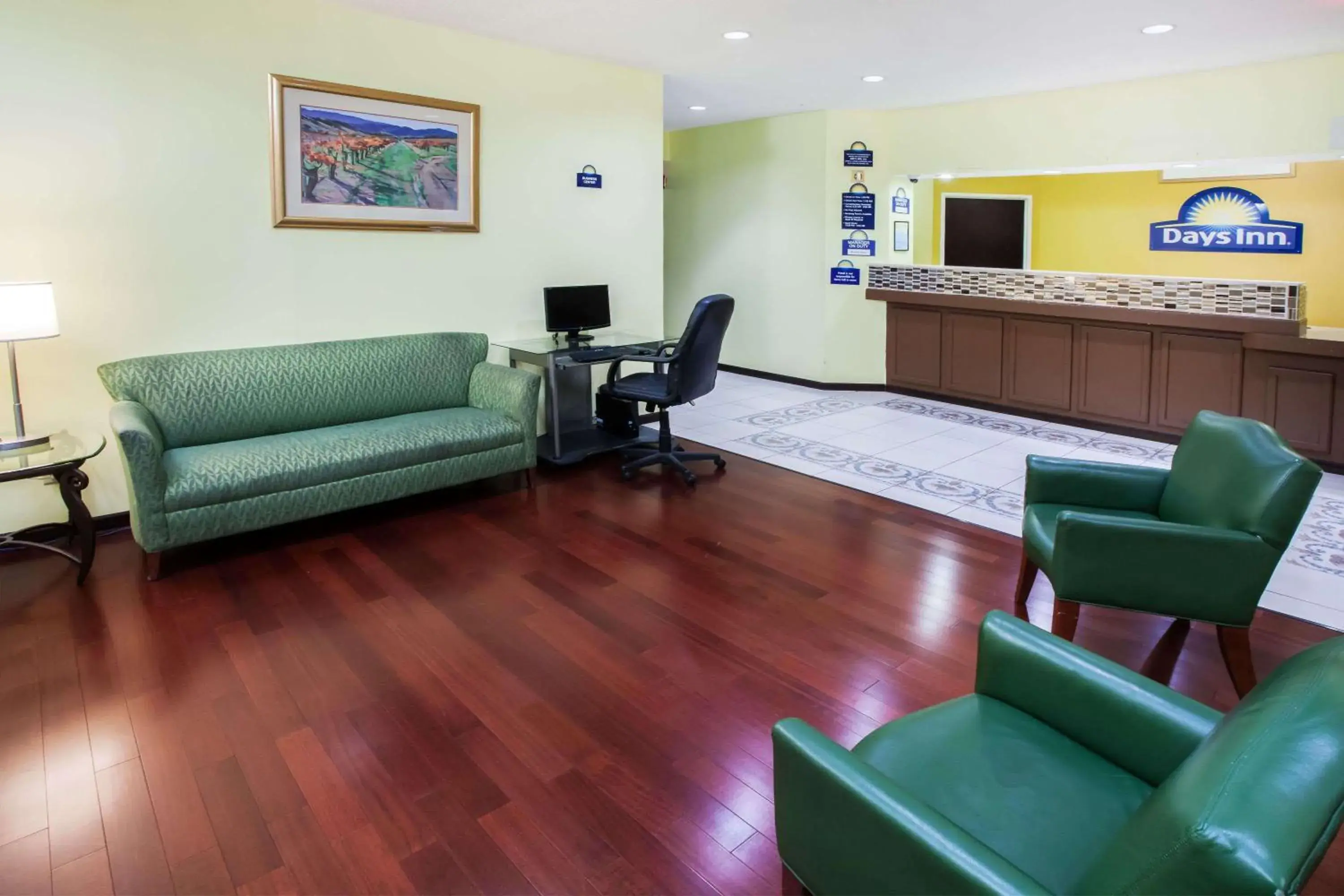 Lobby or reception, Lobby/Reception in Days Inn & Suites by Wyndham Harvey / Chicago Southland