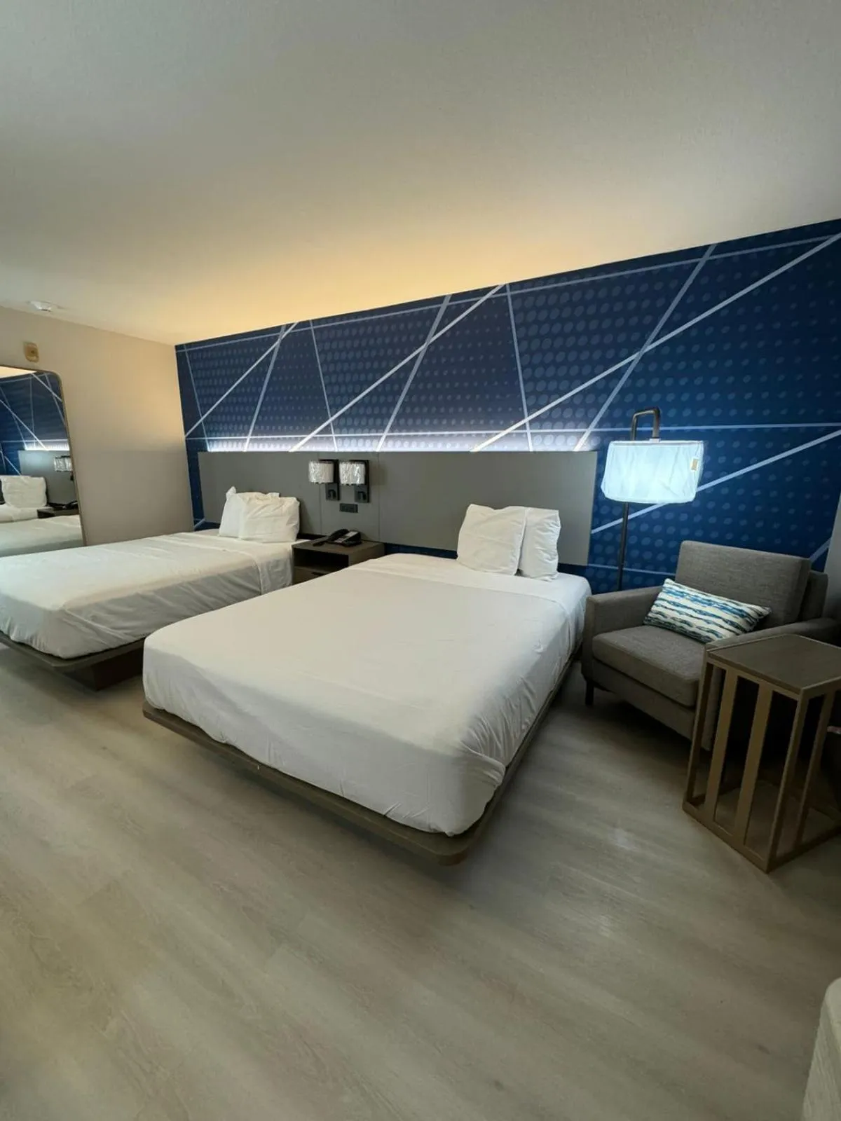 Bed in Halsted Inn and Suites Harvey - Chicago Southland