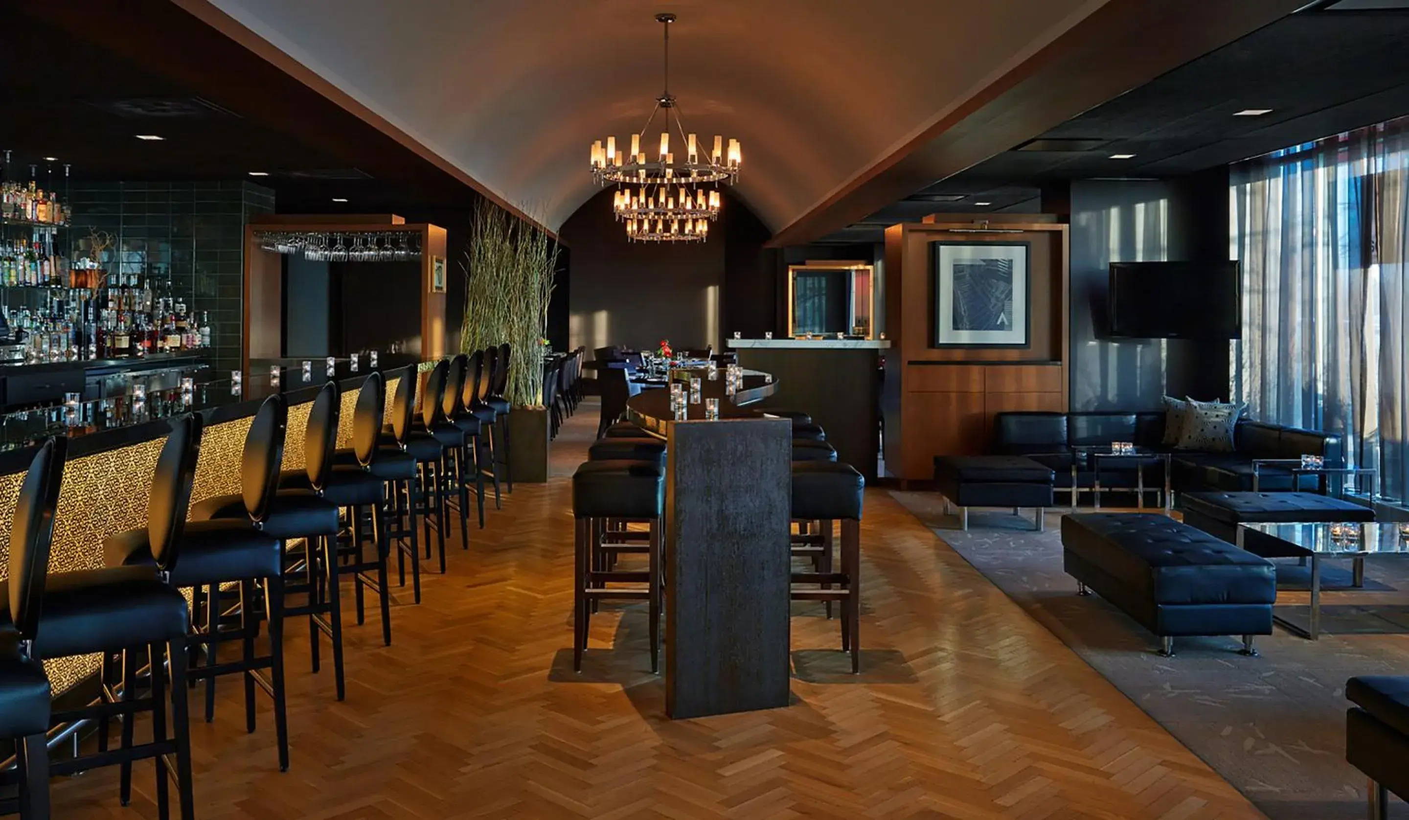 Restaurant/places to eat in Hotel Arista Restaurant/places to eat in Hotel Arista