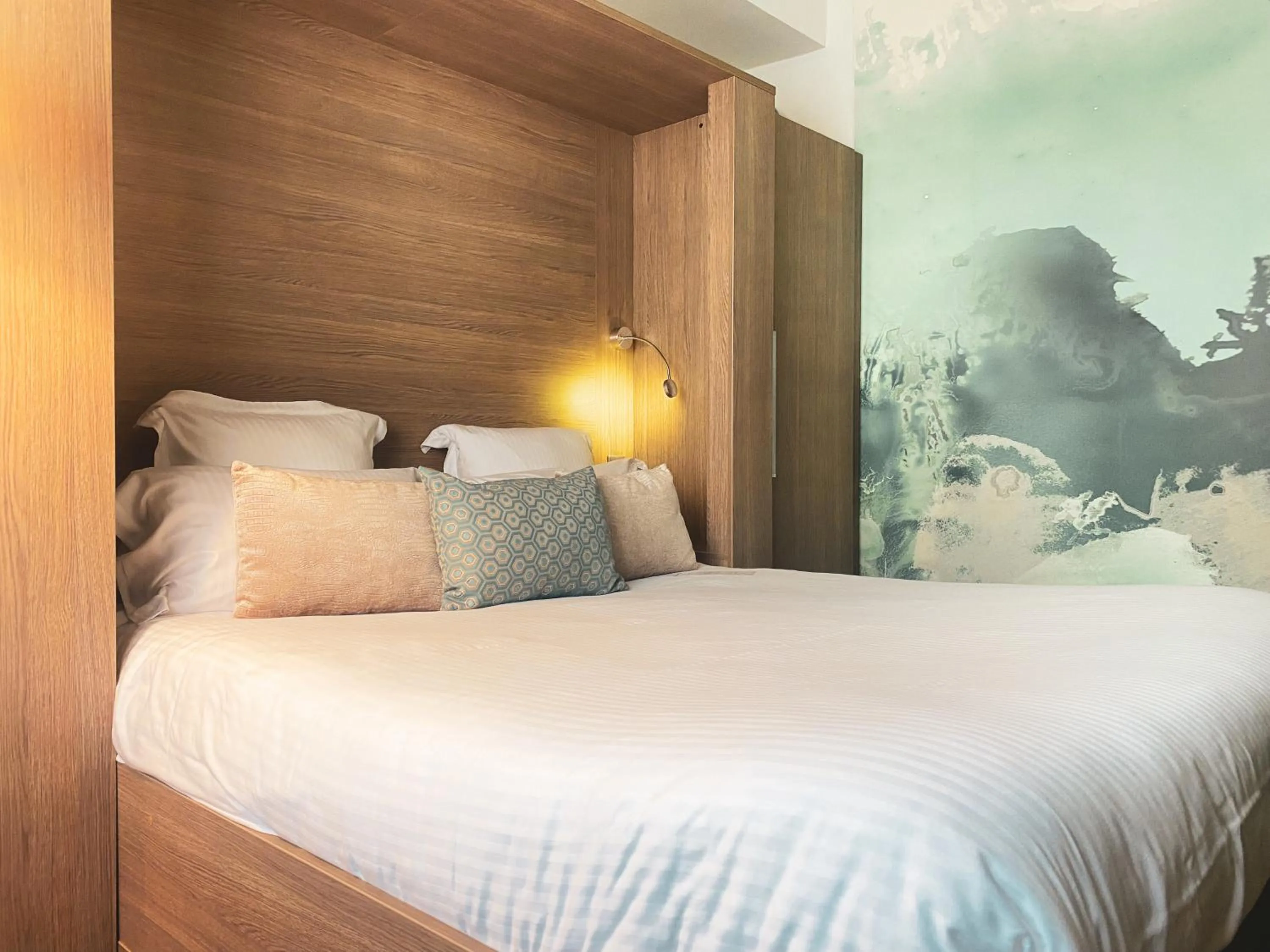 Bedroom, Bed in Best Western Plus La Corniche