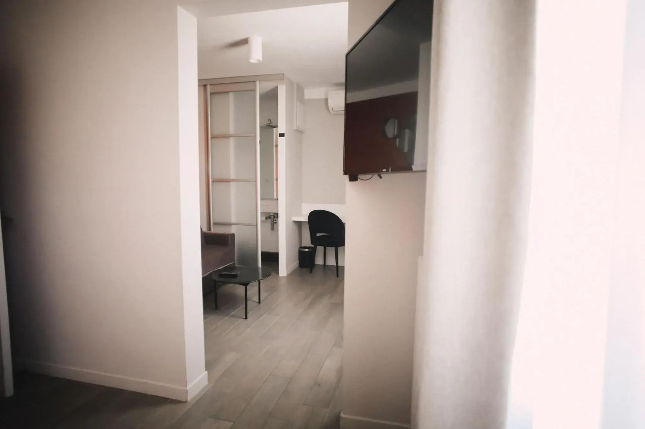 Bedroom in Best Western Plus La Corniche Bedroom in Best Western Plus La Corniche