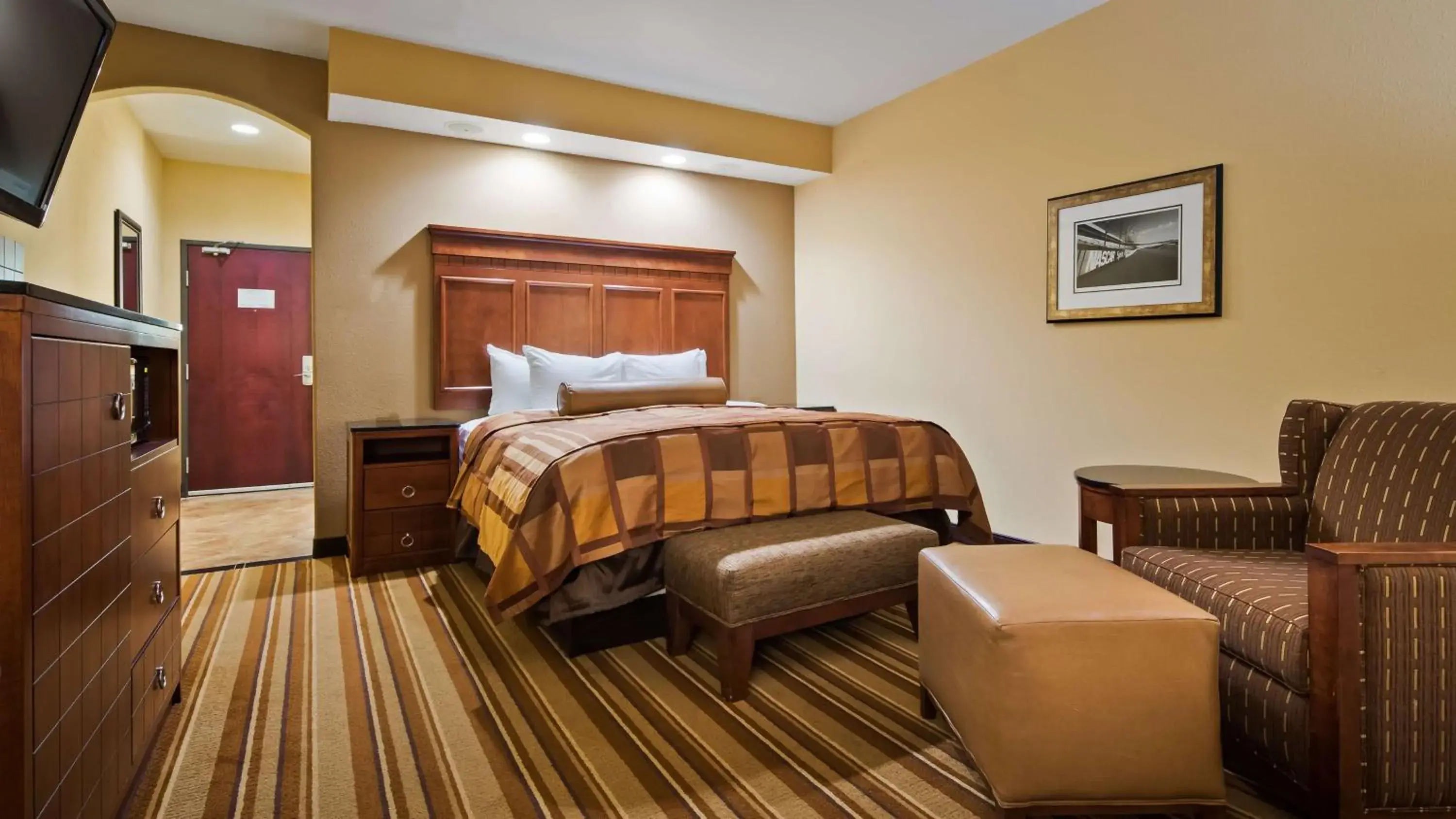 Bedroom, Bed in Best Western Plus KC Speedway Inn & Suites Bedroom, Bed in Best Western Plus KC Speedway Inn & Suites