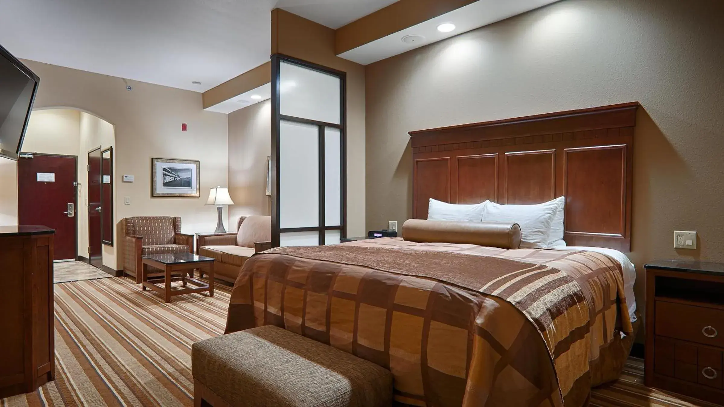 Bedroom, Bed in Best Western Plus KC Speedway Inn & Suites Bedroom, Bed in Best Western Plus KC Speedway Inn & Suites