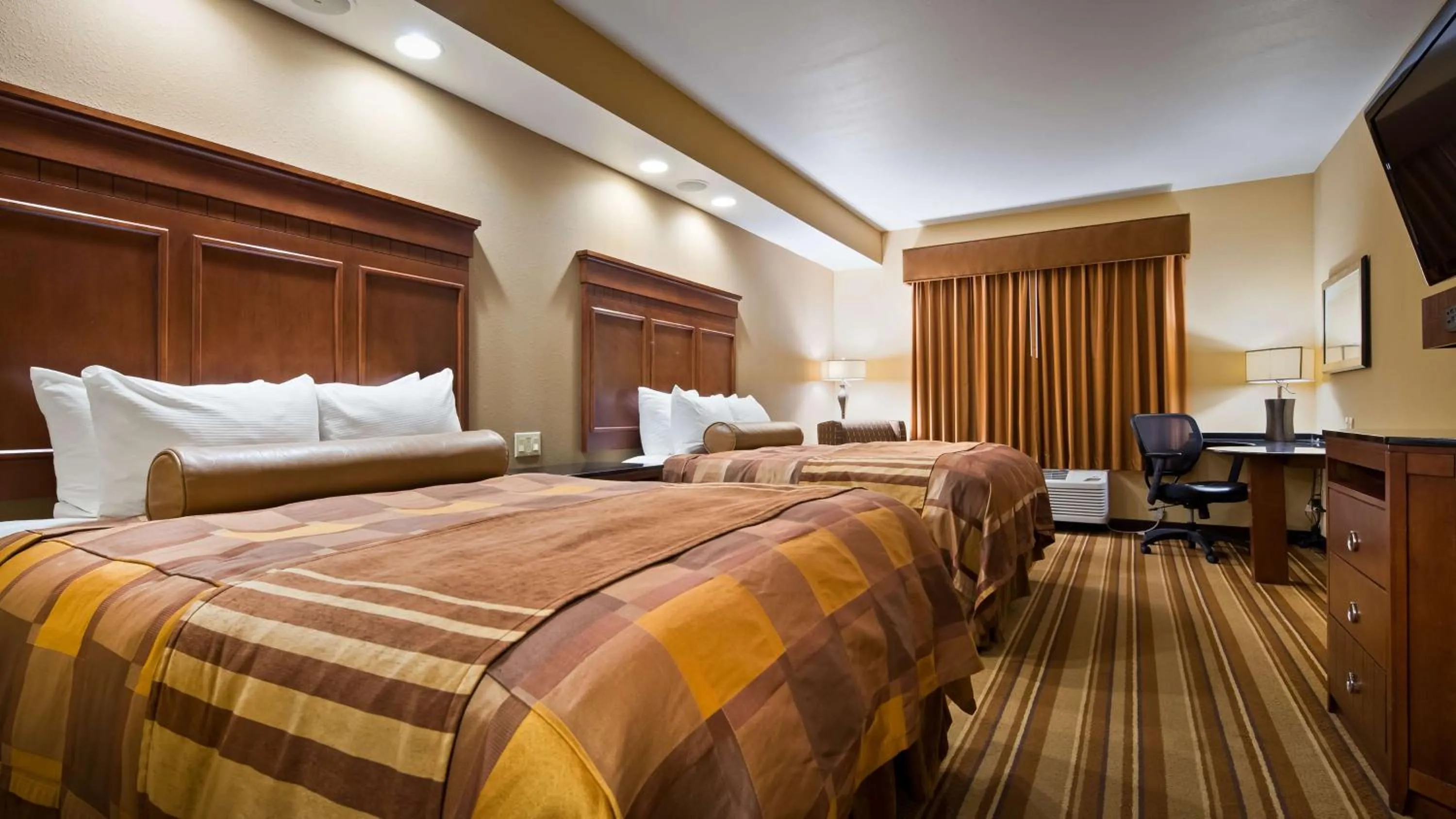 Bedroom, Bed in Best Western Plus KC Speedway Inn & Suites