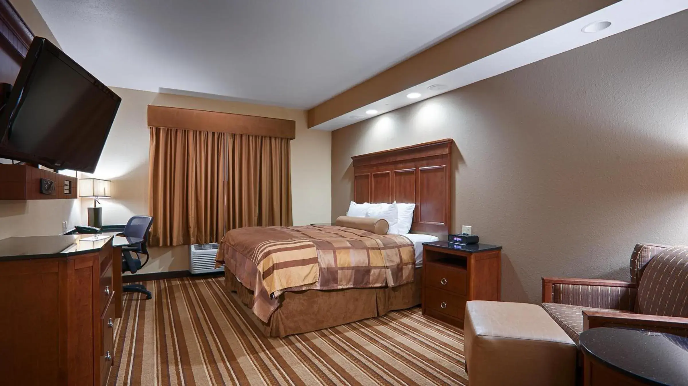 Bedroom, Bed in Best Western Plus KC Speedway Inn & Suites Bedroom, Bed in Best Western Plus KC Speedway Inn & Suites