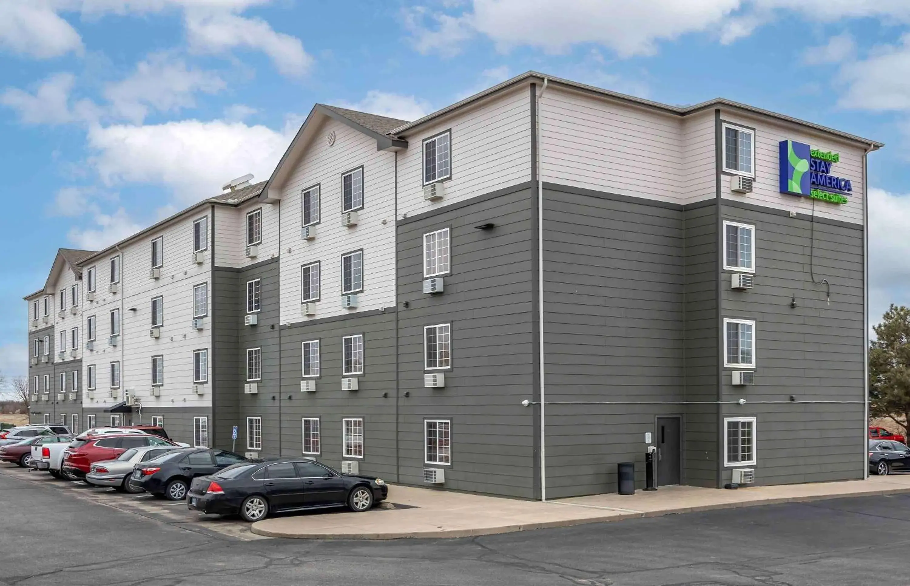 Property building in Extended Stay America Select Suites - Wichita - North Property building in Extended Stay America Select Suites - Wichita - North