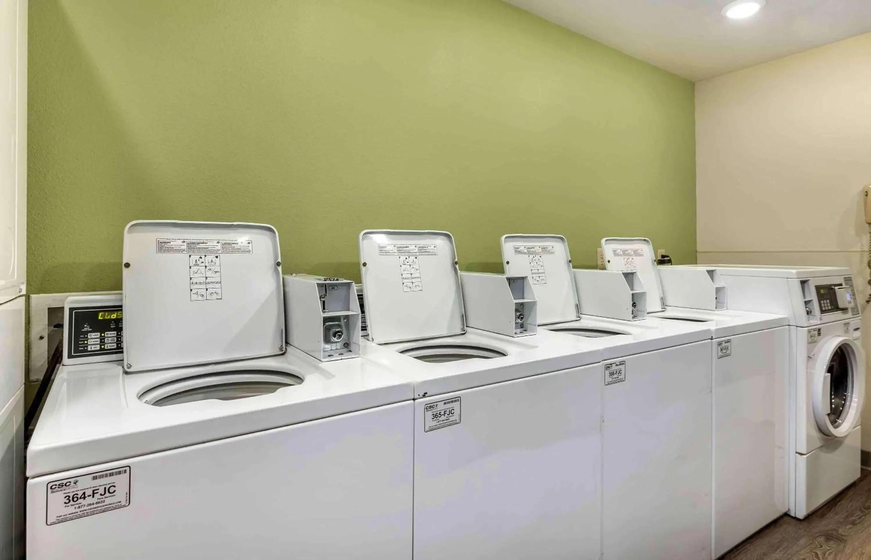 Property building in Extended Stay America Select Suites - Wichita - North Property building in Extended Stay America Select Suites - Wichita - North