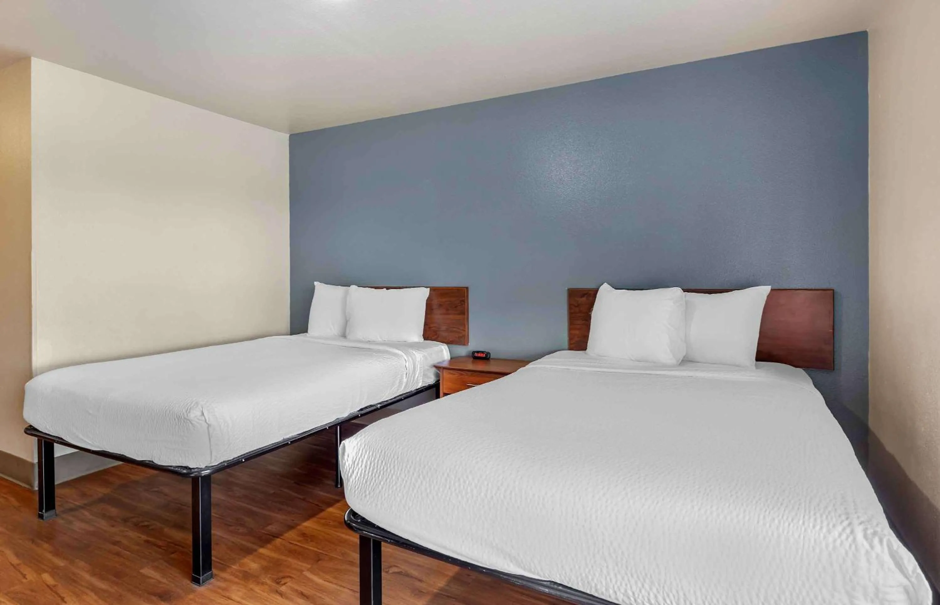 Bedroom, Bed in Extended Stay America Select Suites - Wichita - North
