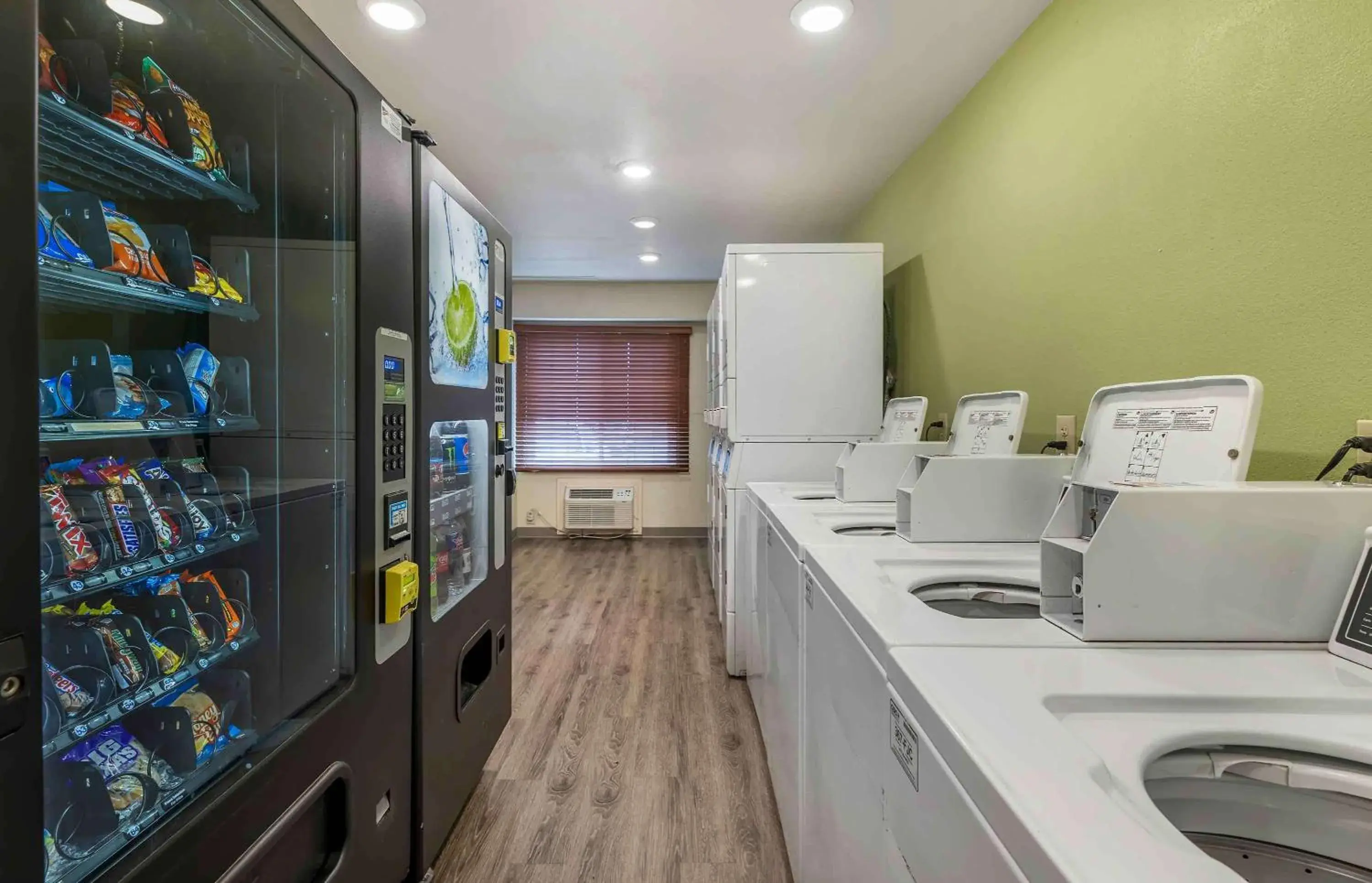 Property building in Extended Stay America Select Suites - Wichita - North Property building in Extended Stay America Select Suites - Wichita - North